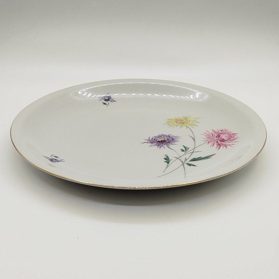 Блюдо сервировочное круглой формы с цветочным декором