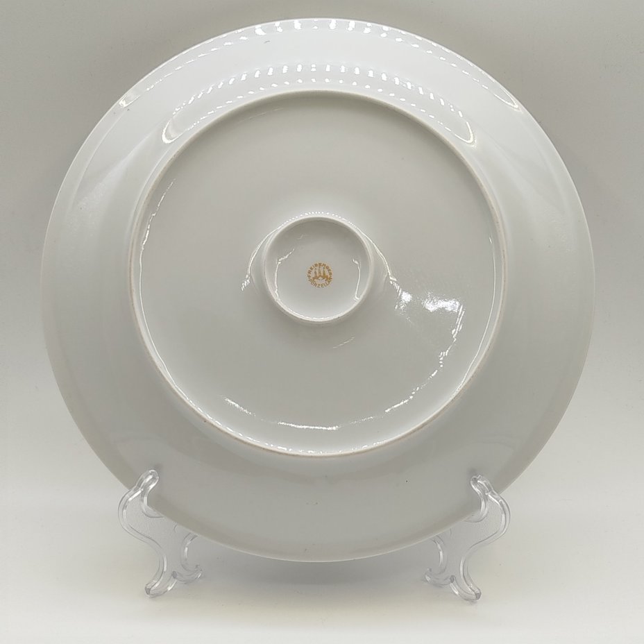 Блюдо сервировочное круглой формы с цветочным декором