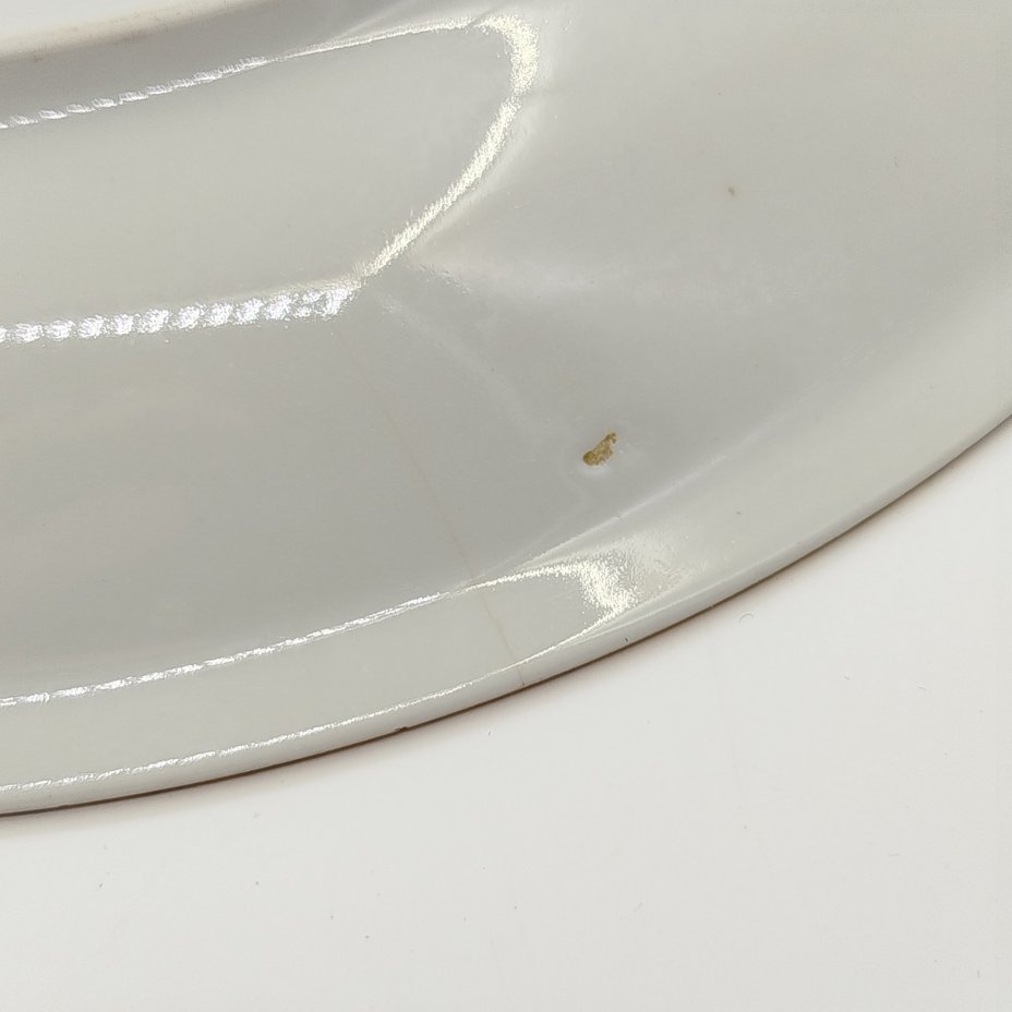 Блюдо сервировочное круглой формы с цветочным декором