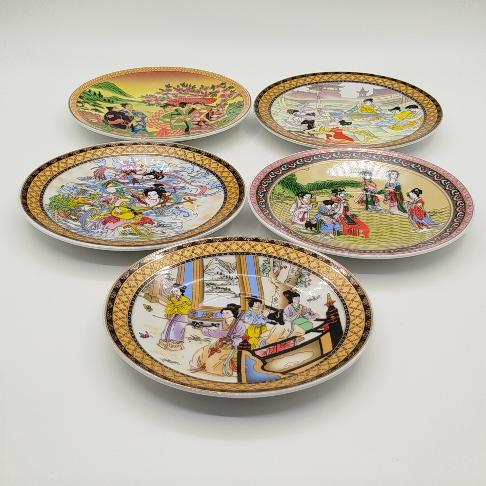 Набор из 5-ти блюдец "Красавицы" (в подборе)