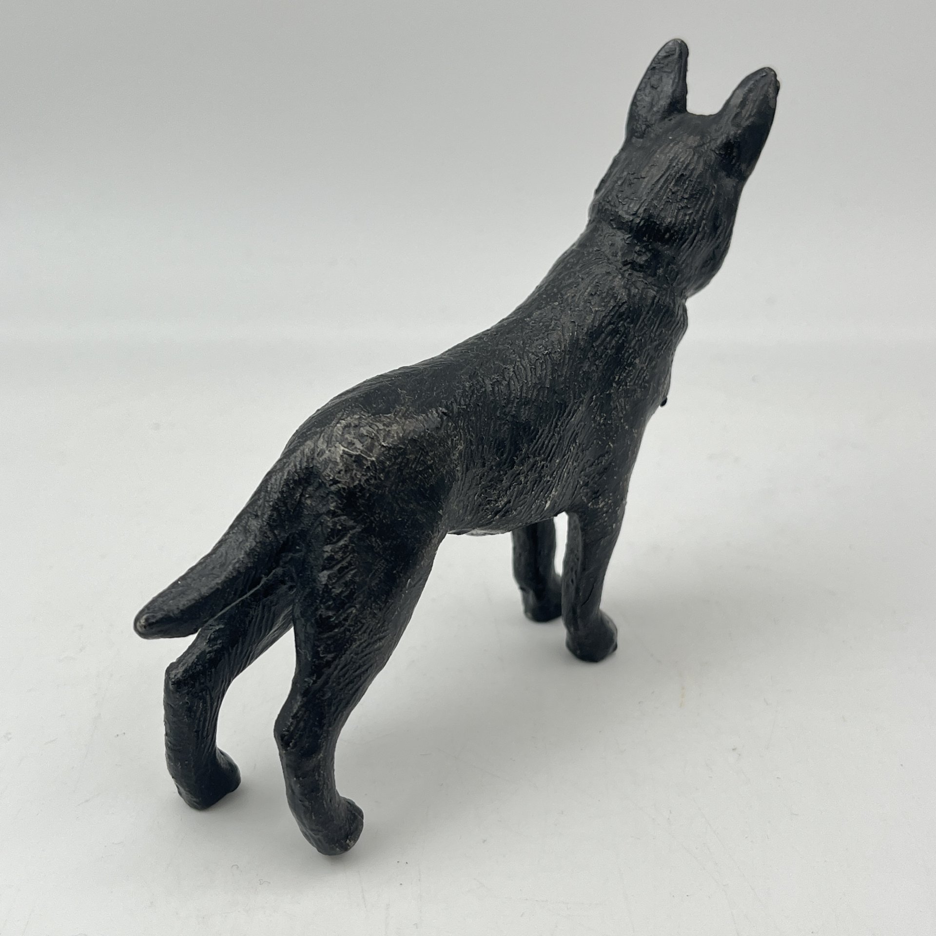 Статуэтка "Овчарка", чугун, крашение, Российская Федерация, 1990-2000 гг.