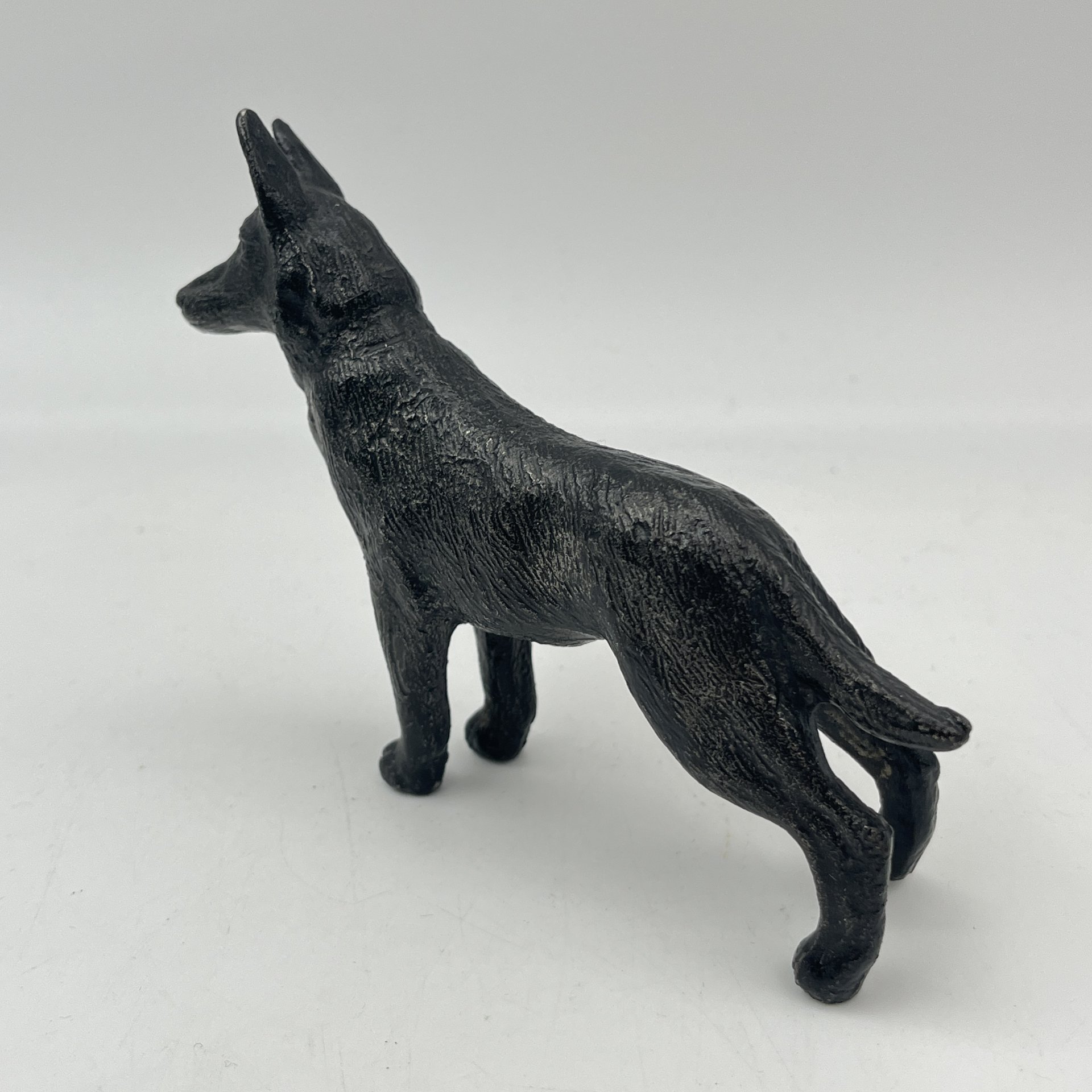 Статуэтка "Овчарка", чугун, крашение, Российская Федерация, 1990-2000 гг.