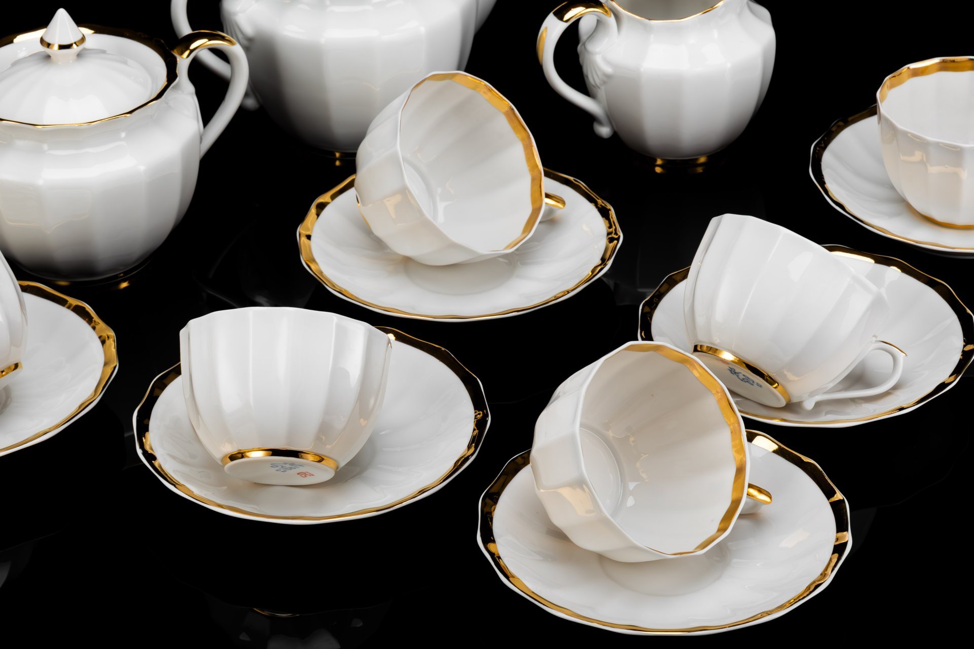 Сервиз чайный "Золотая лента" на 6 персон (15 предметов), фарфор, золочение, Дмитровский фарфоровый завод (ДФЗ Вербилки), СССР, 1965-1991 гг.