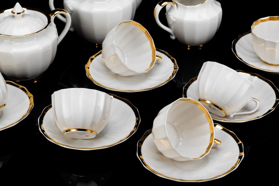 Сервиз чайный "Золотая лента" на 6 персон (15 предметов), фарфор, золочение, Дмитровский фарфоровый завод (ДФЗ Вербилки), СССР, 1965-1991 гг.