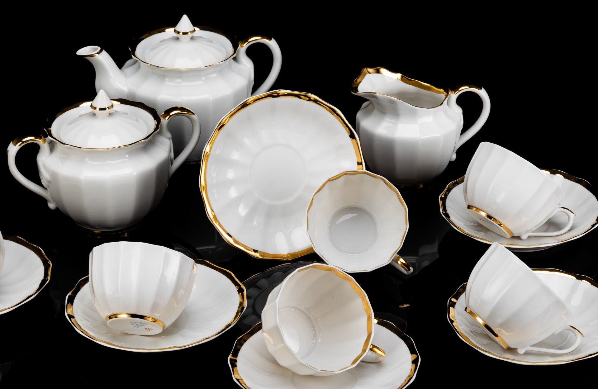 Сервиз чайный "Золотая лента" на 6 персон (15 предметов), фарфор, золочение, Дмитровский фарфоровый завод (ДФЗ Вербилки), СССР, 1965-1991 гг.