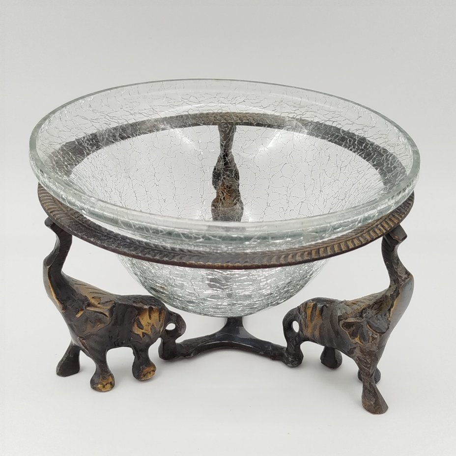 Конфетница в виде чаши с эффектом кракле на основании с фигурами слонов, металл, стекло, Индия, 1990-2015 гг.