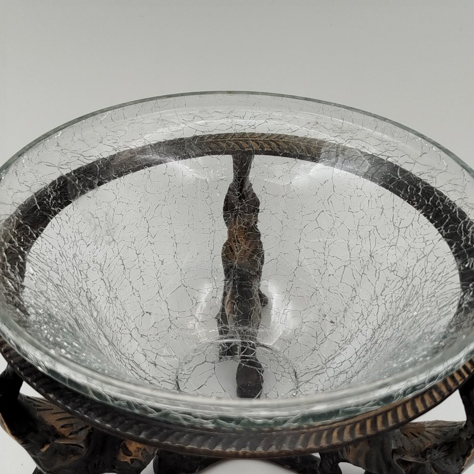 Конфетница в виде чаши с эффектом кракле на основании с фигурами слонов