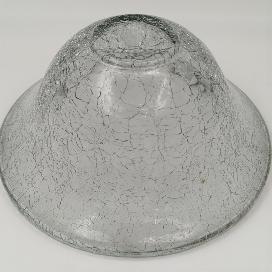 Конфетница в виде чаши с эффектом кракле на основании с фигурами слонов