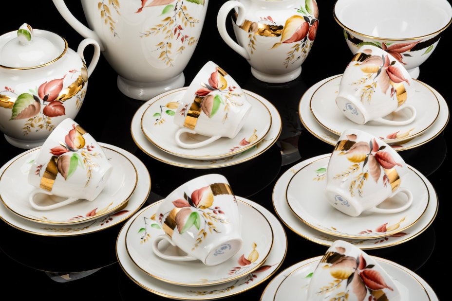 Сервиз кофейный "Сентябрь" на 6 персон, 23 предмета, в оригинальной коробке, фарфор, роспись, золочение, Ленинградский фарфоровый завод (ЛФЗ), Российская Федерация, 2002-2006 гг.