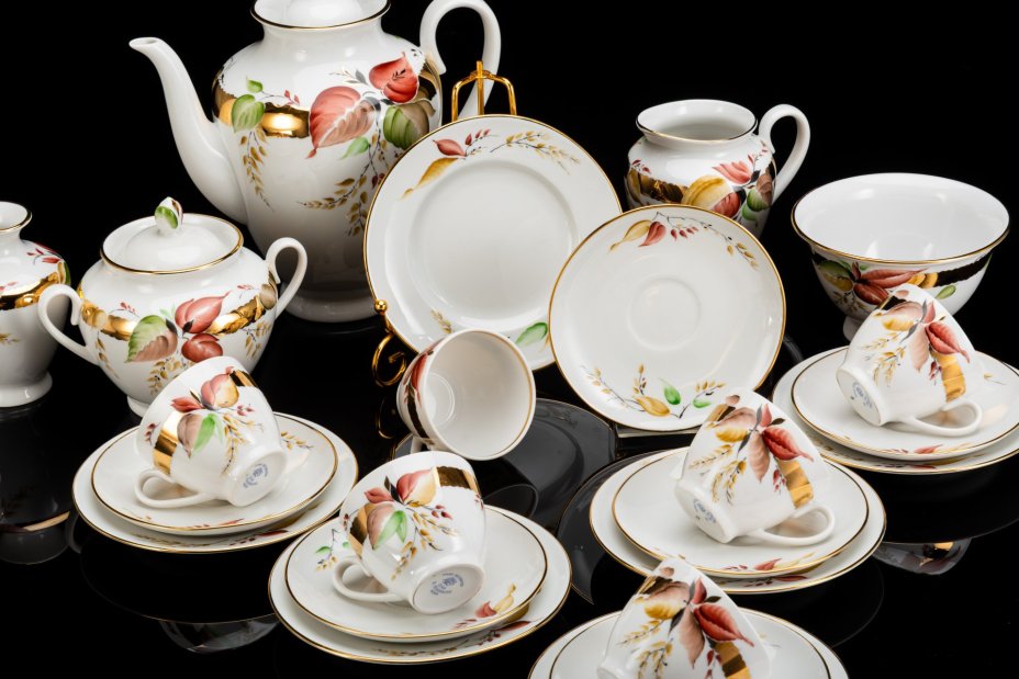 Сервиз кофейный "Сентябрь" на 6 персон, 23 предмета, в оригинальной коробке, фарфор, роспись, золочение, Ленинградский фарфоровый завод (ЛФЗ), Российская Федерация, 2002-2006 гг.