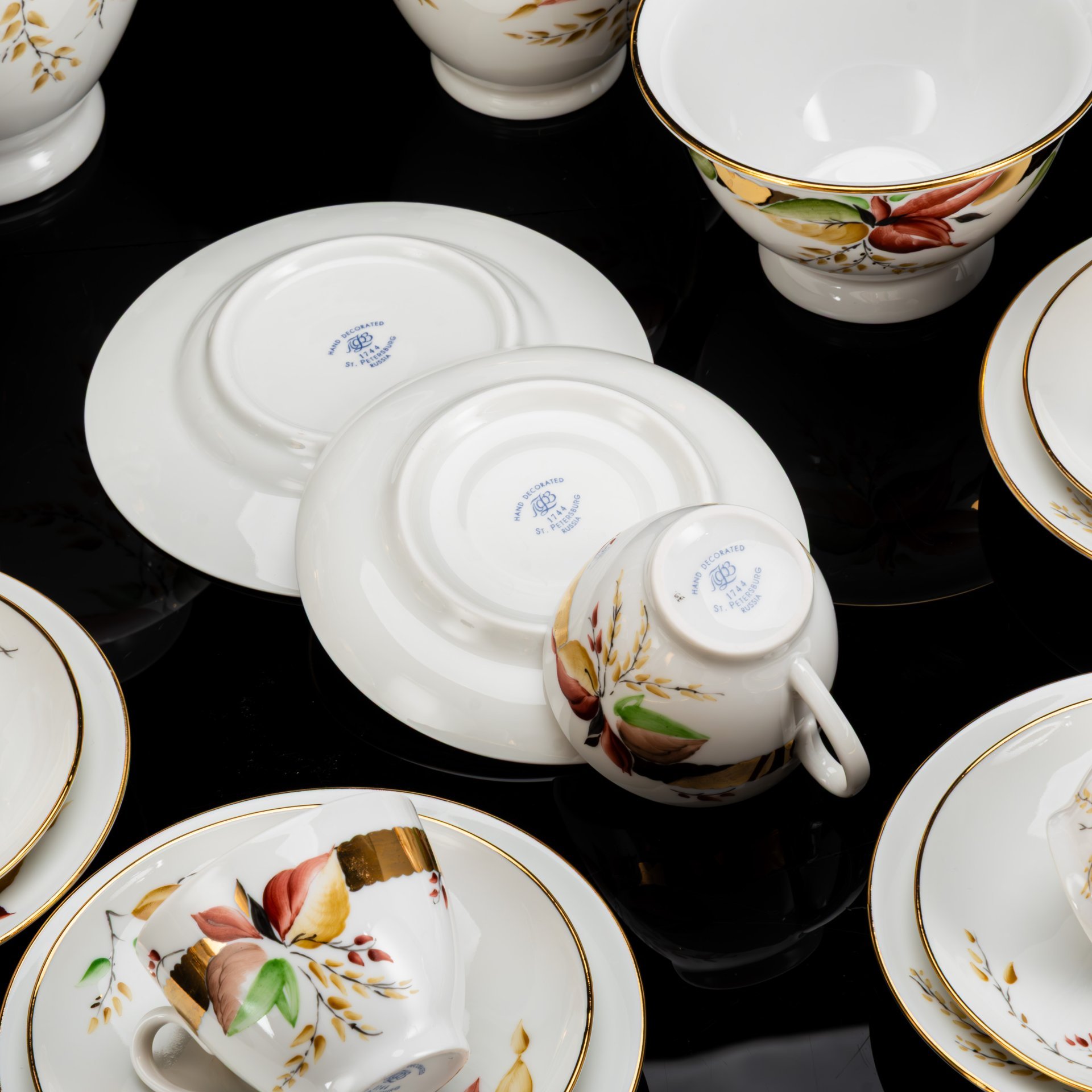 Сервиз кофейный "Сентябрь" на 6 персон, 23 предмета, в оригинальной коробке, фарфор, роспись, золочение, Ленинградский фарфоровый завод (ЛФЗ), Российская Федерация, 2002-2006 гг.