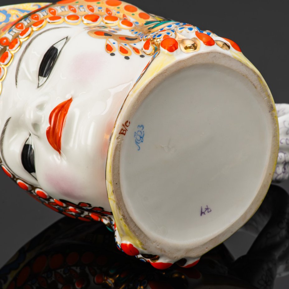 Кружка декоративная "Молоко", скульптор Данько Н.Я., художник Воробьевский А.В., Ленинградский фарфоровый завод (ЛФЗ)