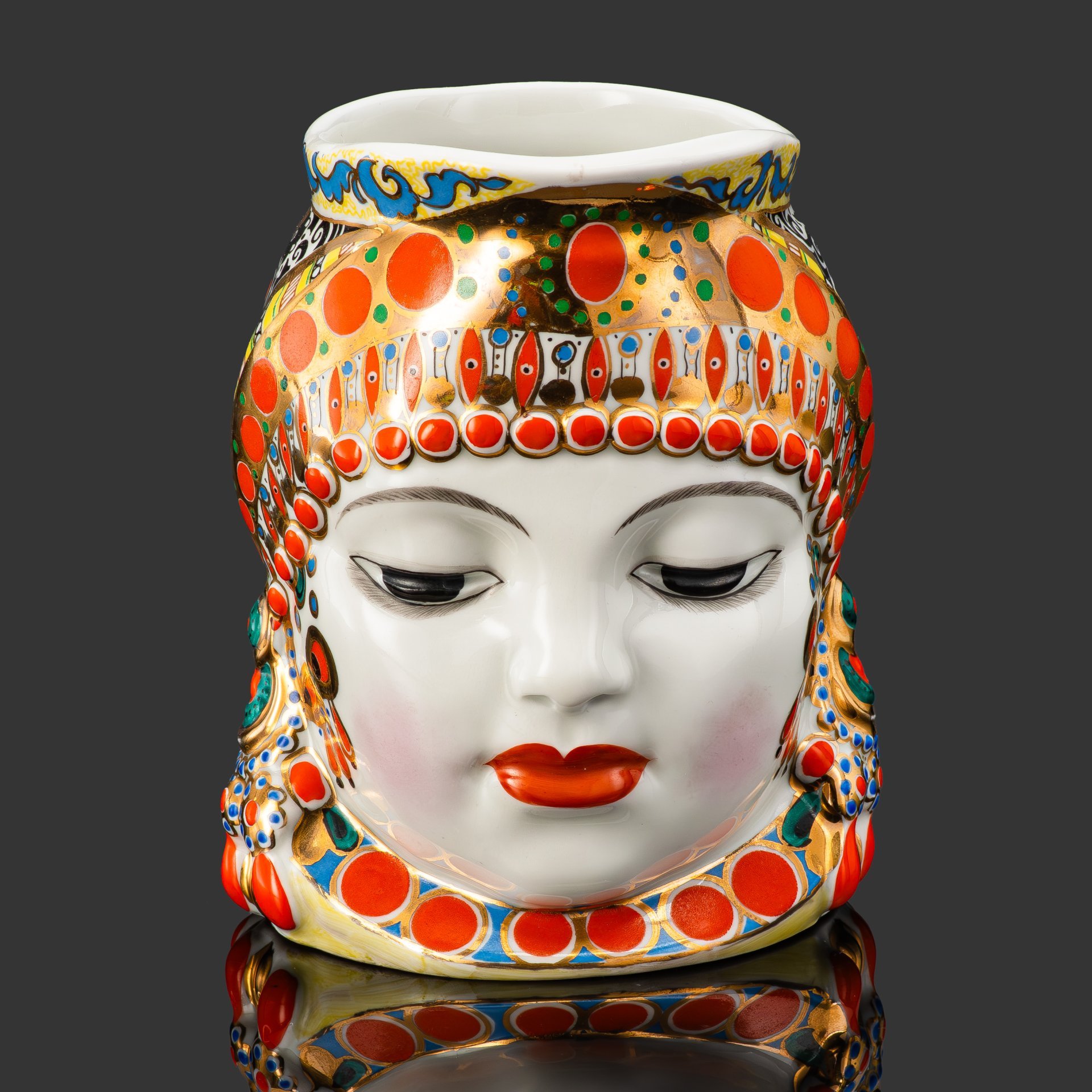 Кружка декоративная "Молоко", скульптор Данько Н.Я., художник Воробьевский А.В., Ленинградский фарфоровый завод (ЛФЗ)