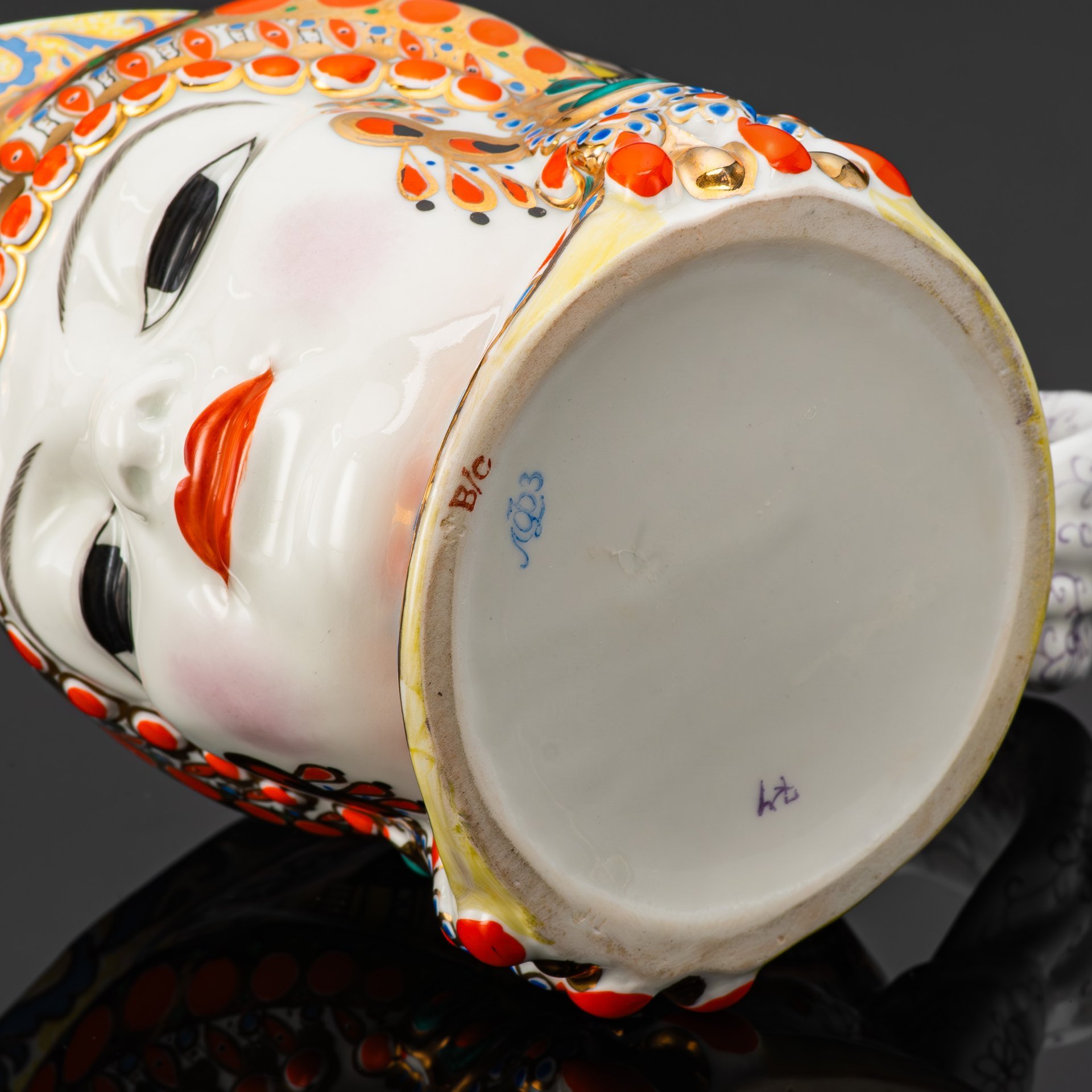 Кружка декоративная "Молоко", скульптор Данько Н.Я., художник Воробьевский А.В., Ленинградский фарфоровый завод (ЛФЗ)