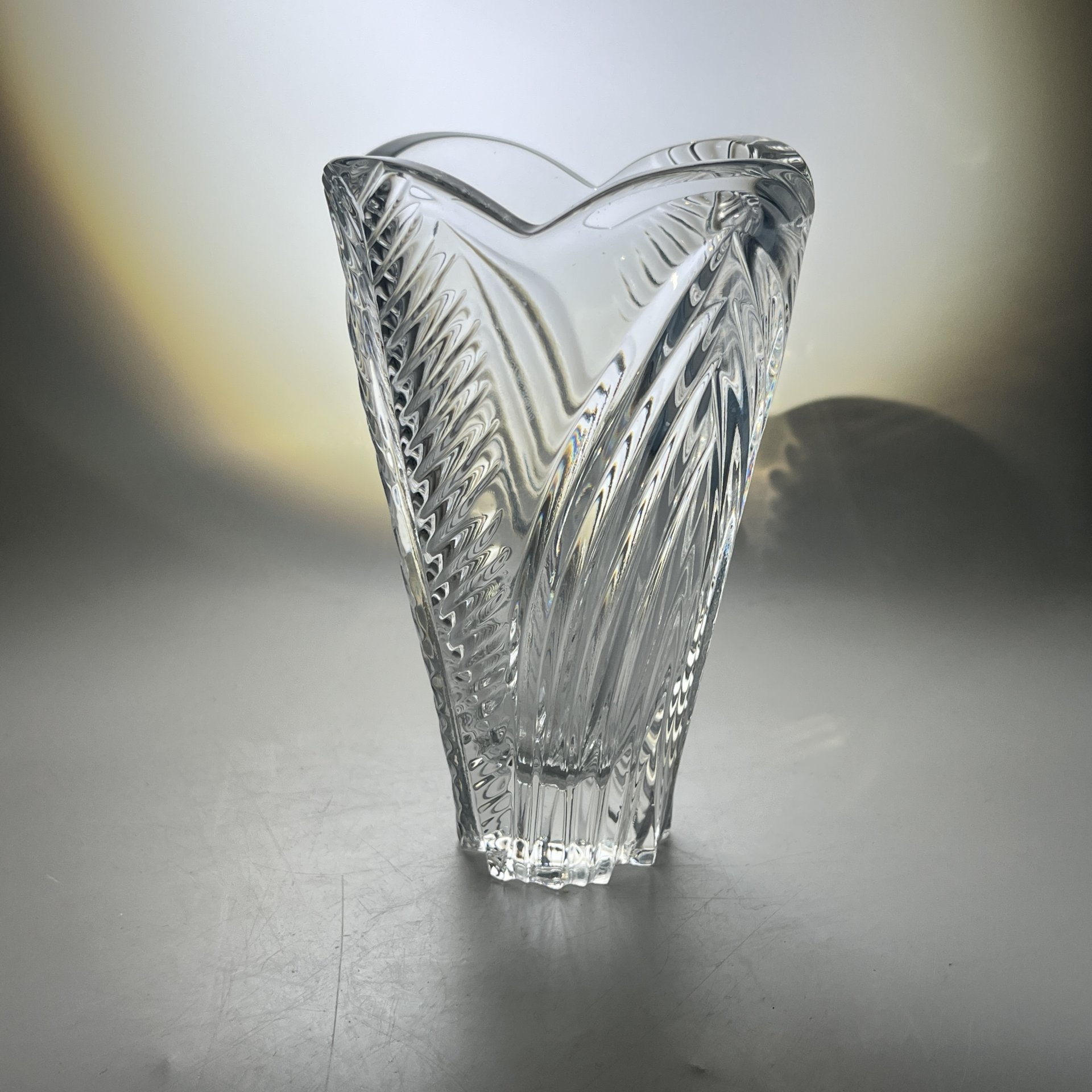 Вазочка для небольшого букета с резным растительным декором, хрусталь, алмазная грань, СССР, 1970-1990 гг.