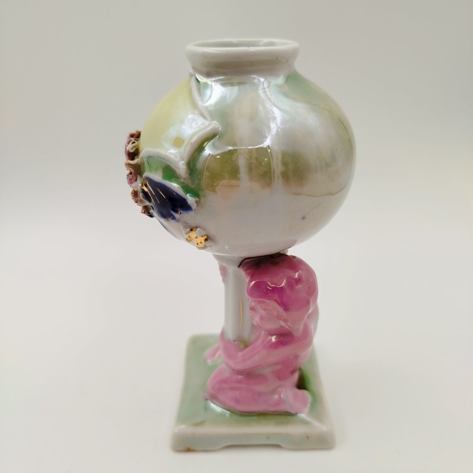 Ваза в виде садовой колонны с путти