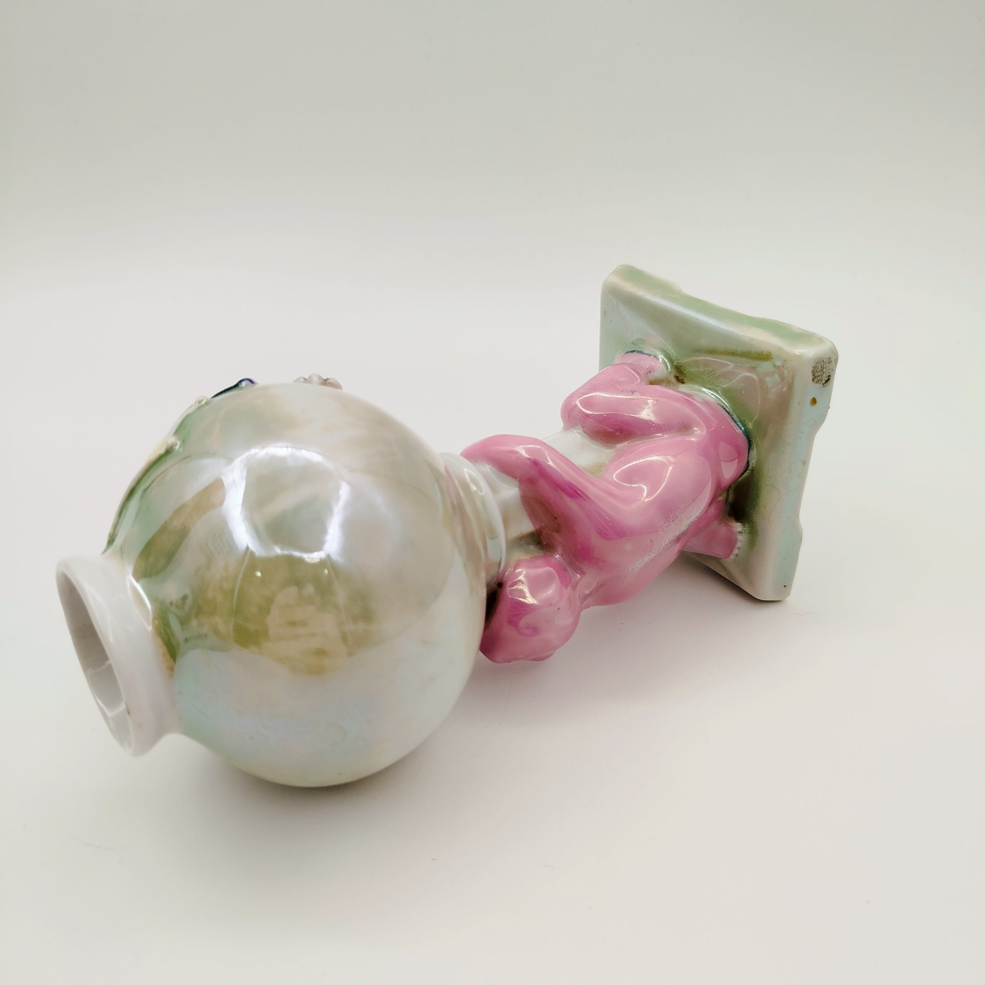 Ваза в виде садовой колонны с путти, фарфор, люстр, золочение, Западная Европа, 1950-1980 гг.