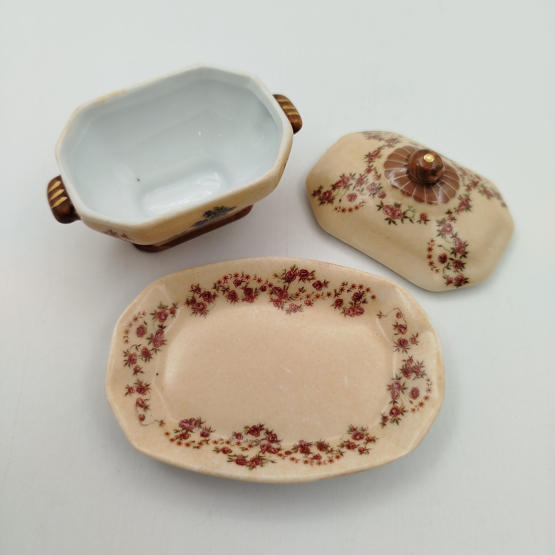 Солонка в виде супницы (миниатюрная) "Галантная сцена", "Porcelain Art", фарфор, деколь, Европа, 1970-2000 гг.