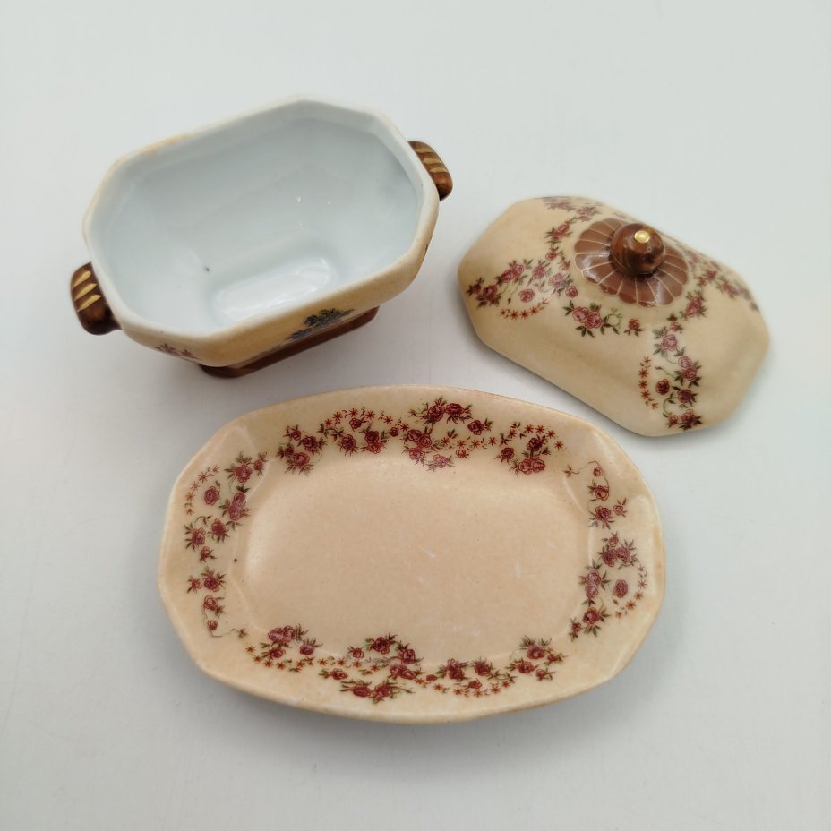 Солонка в виде супницы (миниатюрная) "Галантная сцена", "Porcelain Art", фарфор, деколь, Европа, 1970-2000 гг.