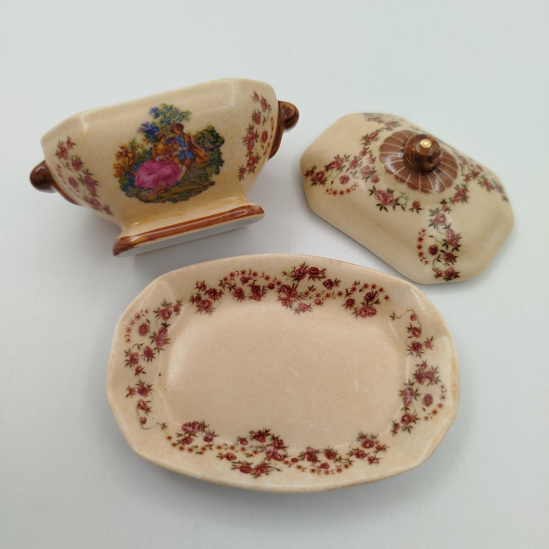 Солонка в виде супницы (миниатюрная) "Галантная сцена", "Porcelain Art", фарфор, деколь, Европа, 1970-2000 гг.