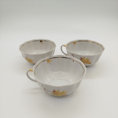 Набор из трех чайный чашек из сервиза "Кленовый листок", фарфор, деколь, золочение, Дулевский фарфоровый завод (Дулёво), Россия, 2002 г.