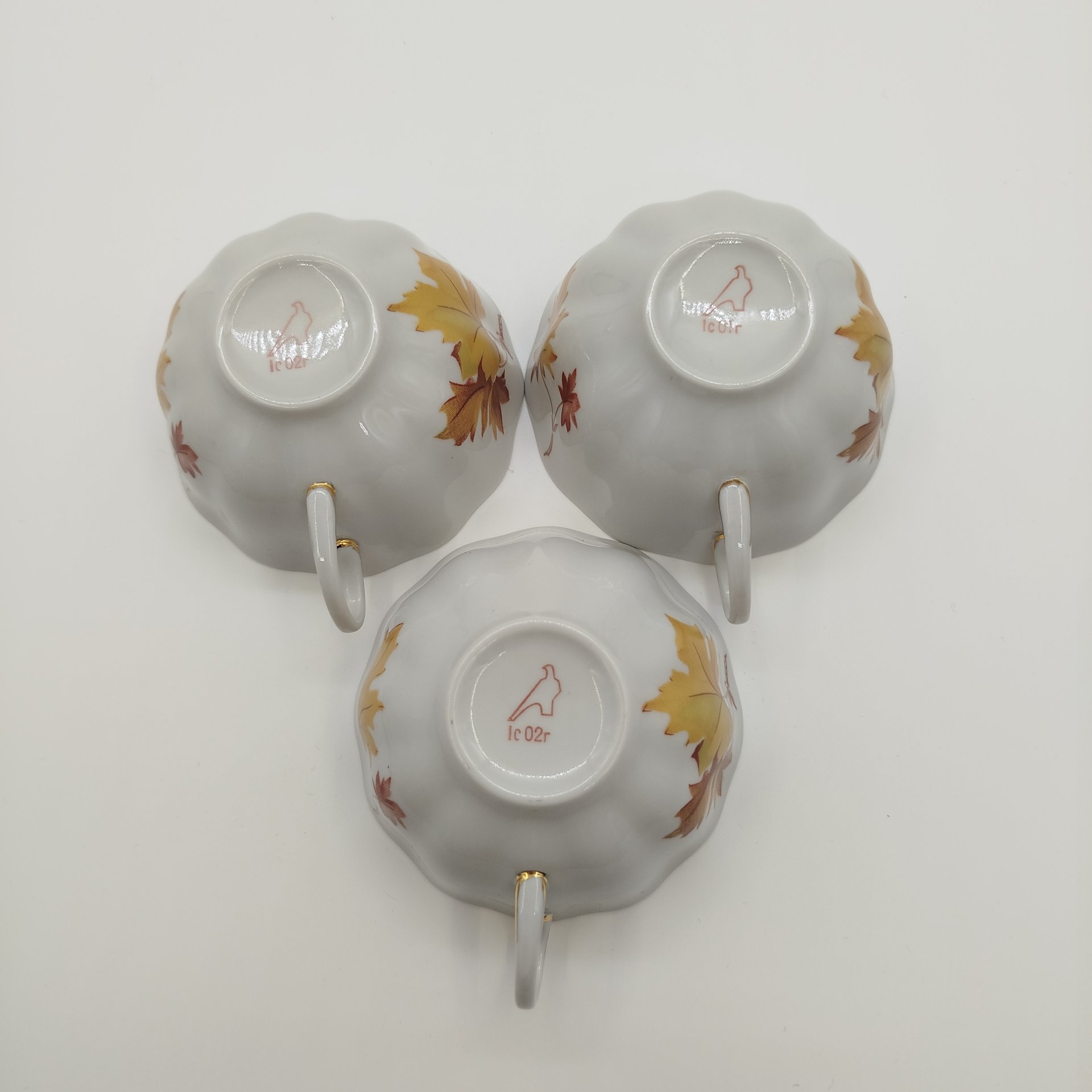 Набор из трех чайный чашек из сервиза "Кленовый листок", фарфор, деколь, золочение, Дулевский фарфоровый завод (Дулёво), Россия, 2002 г.