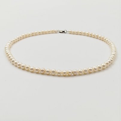 Бусы с круглыми бусинами и замком-карабином