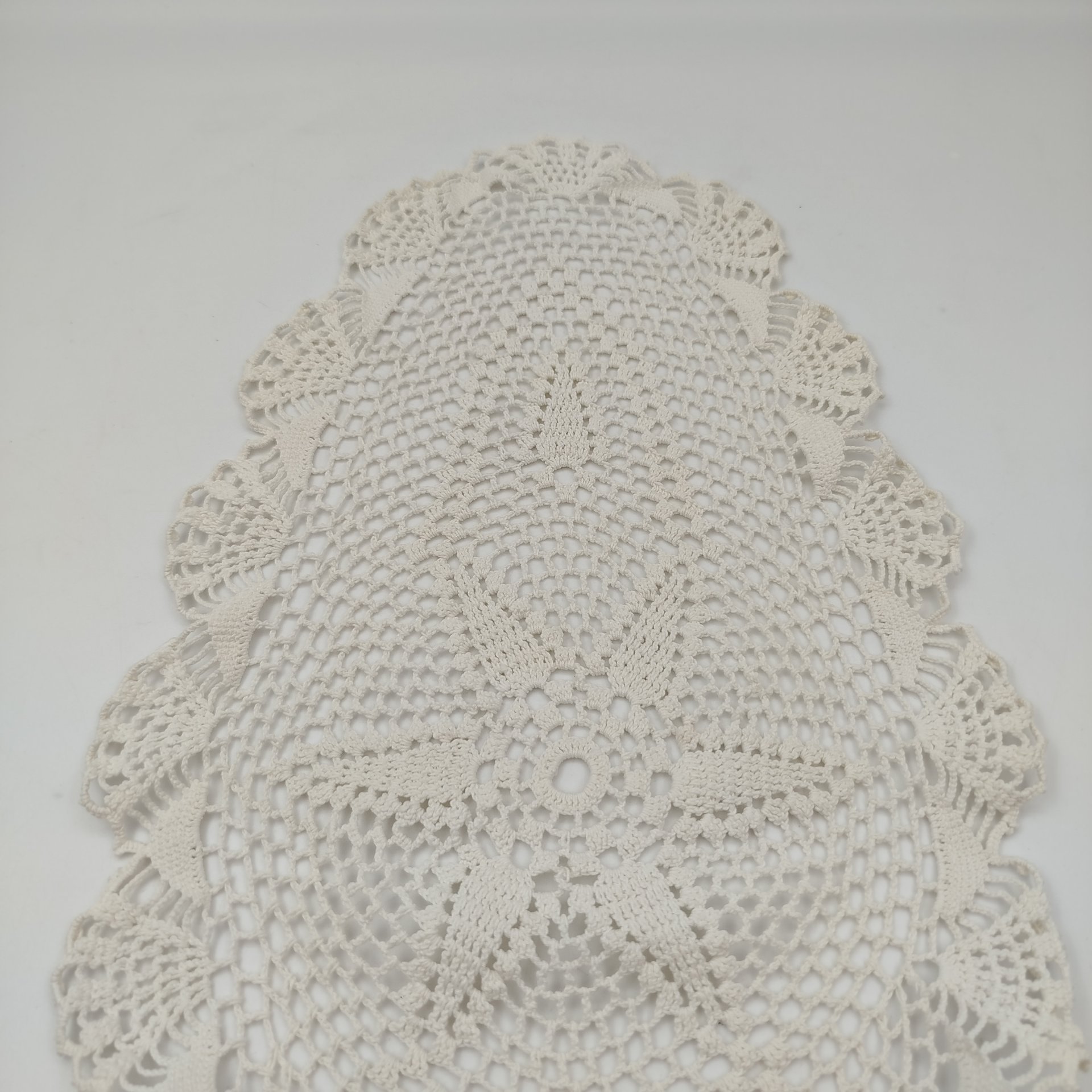 Салфетка сервировочная с солярным декором, ткань, вязание крючком, СССР, 1930-1950 гг.