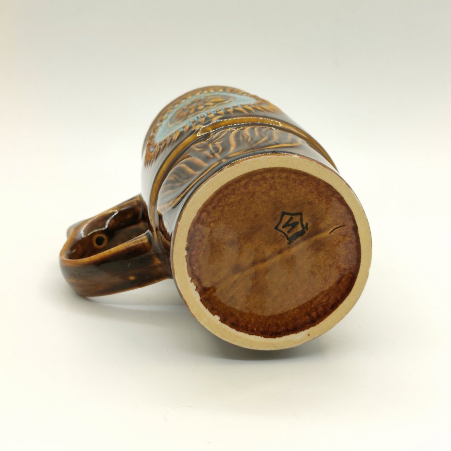 Кружка пивная с рельефным цветочным декором, керамика, цветные поливы, Московский завод «Изолятор», СССР, 1970-1990 гг.