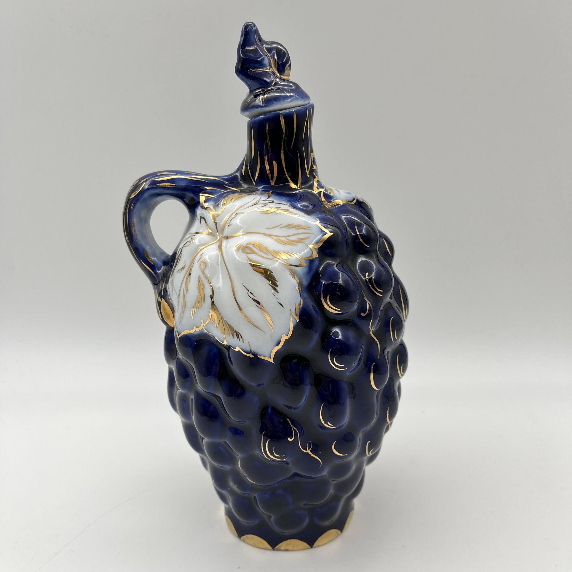 Штоф "Виноград" с фигурным туловом