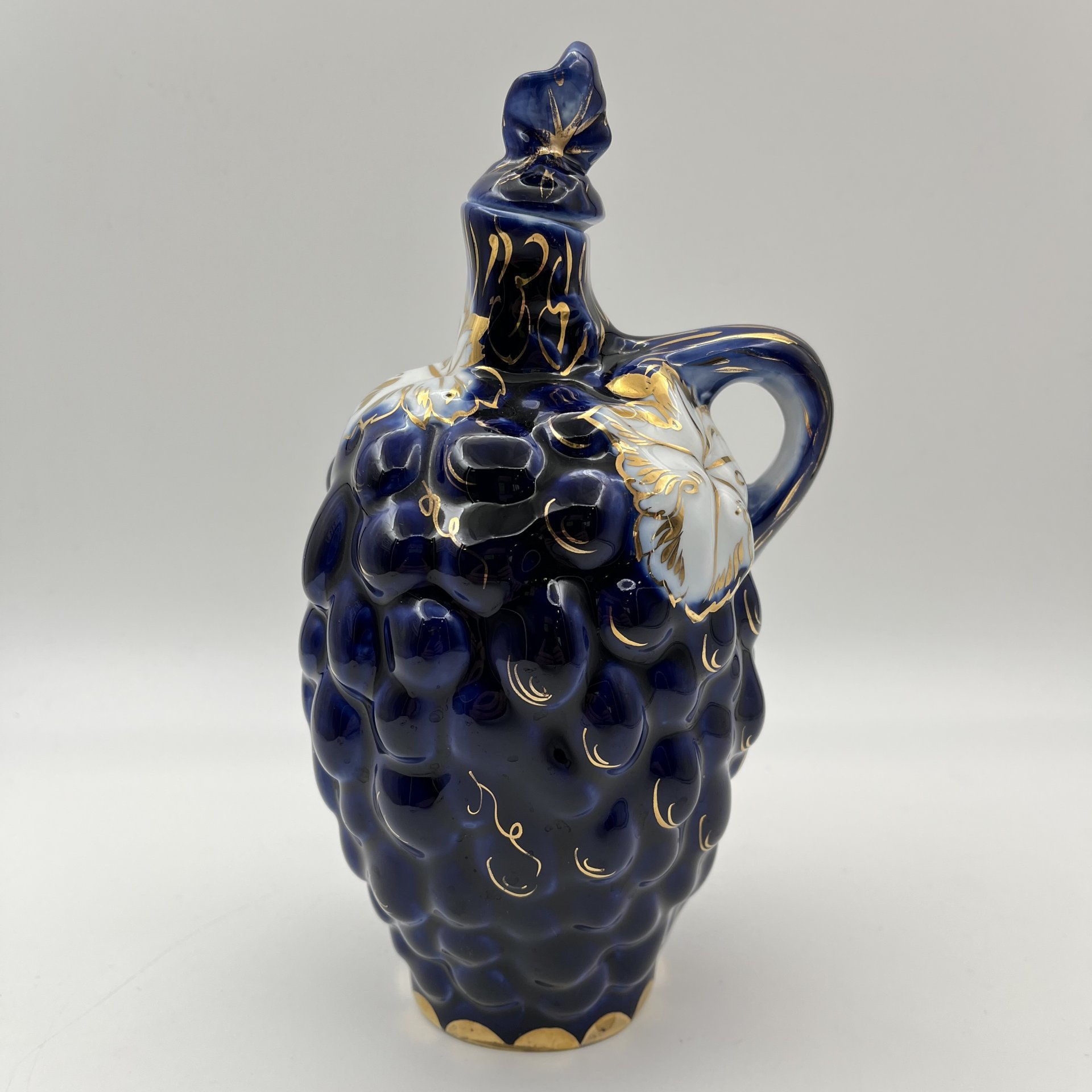 Штоф "Виноград" с фигурным туловом