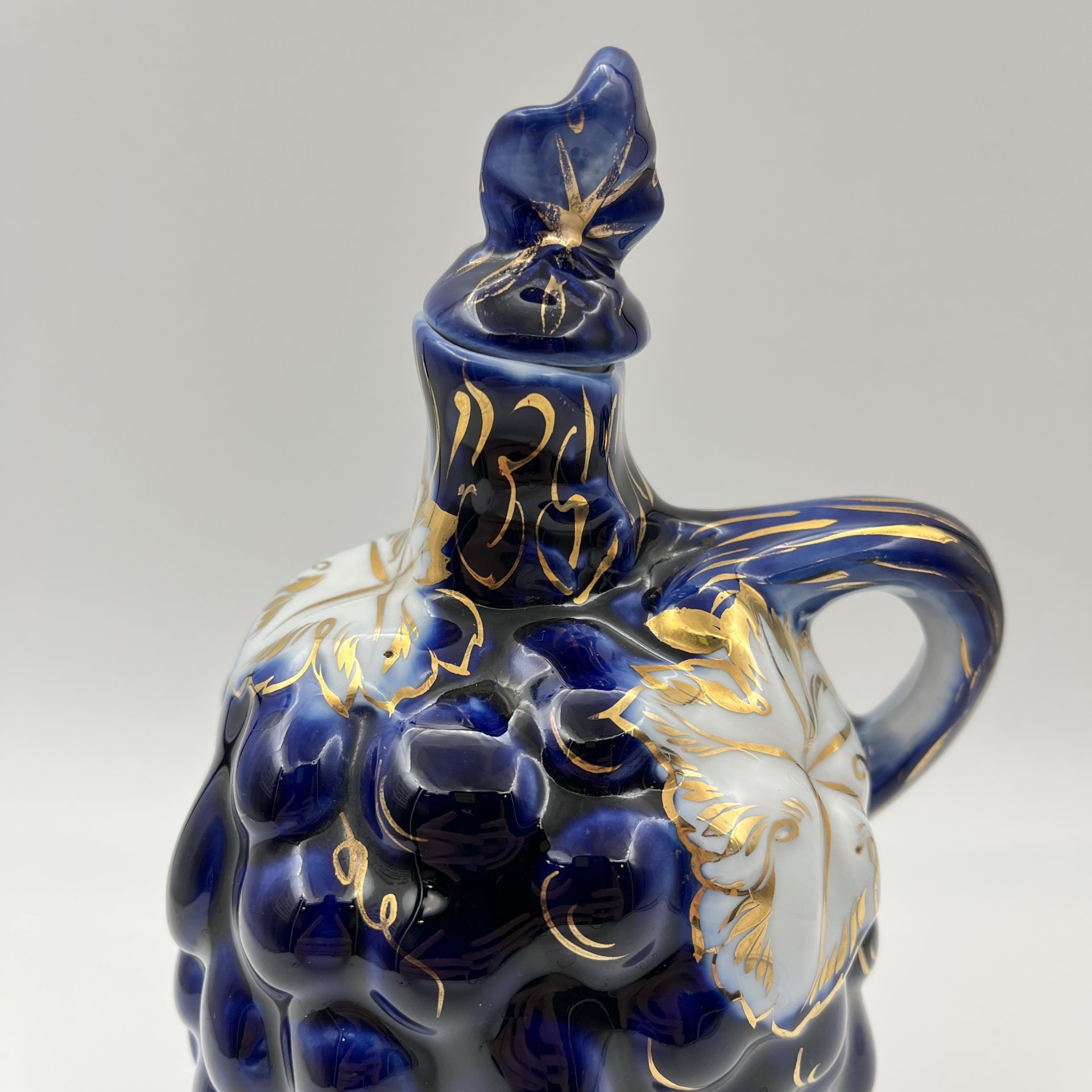 Штоф "Виноград" с фигурным туловом