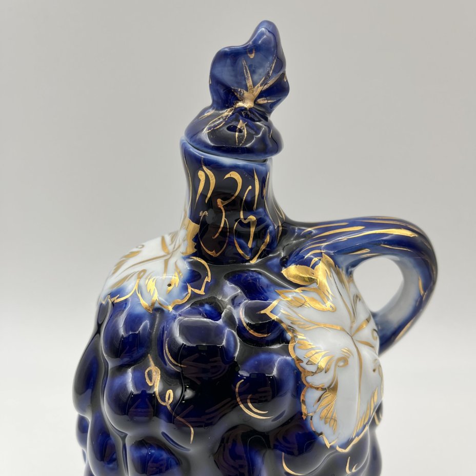 Штоф "Виноград" с фигурным туловом