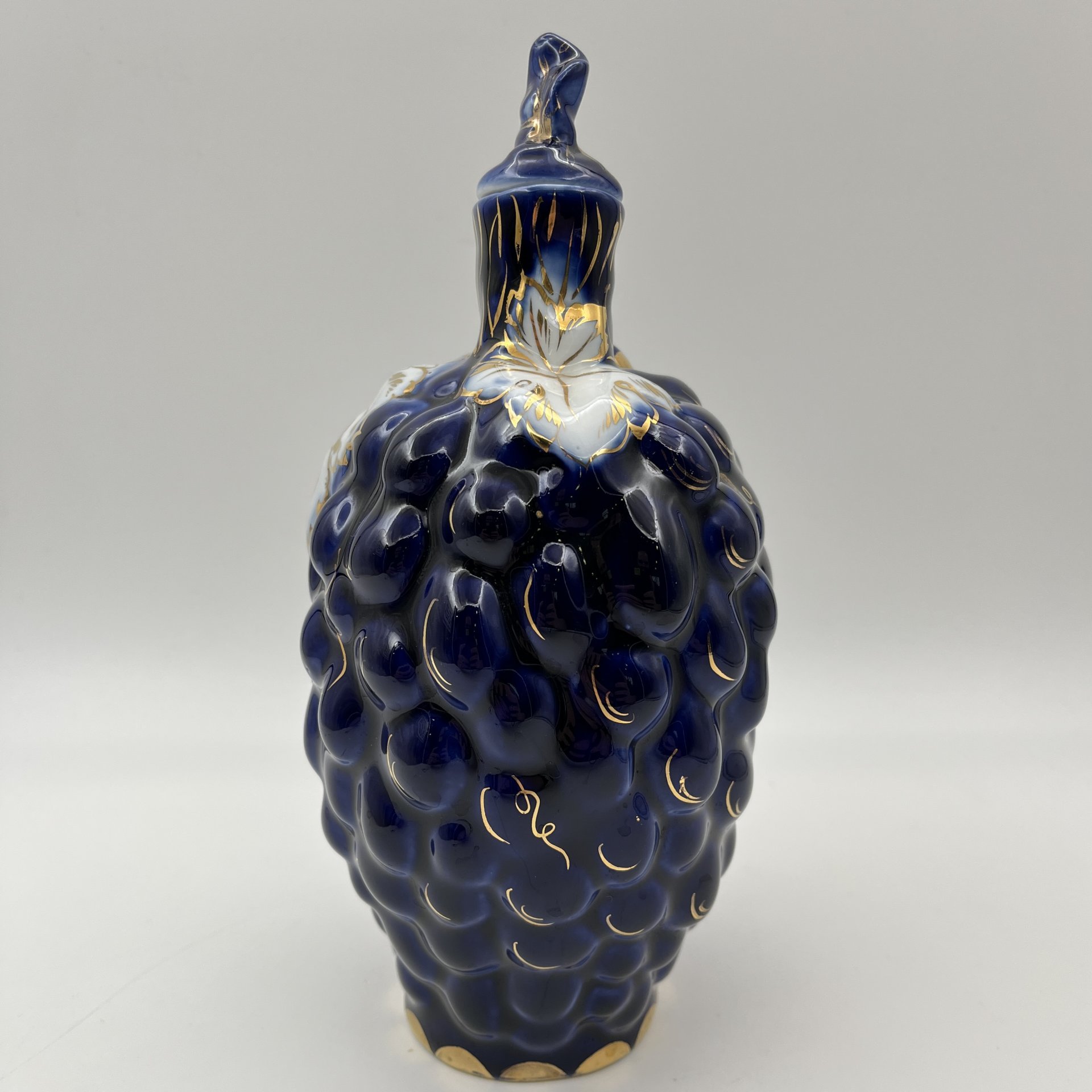 Штоф "Виноград" с фигурным туловом