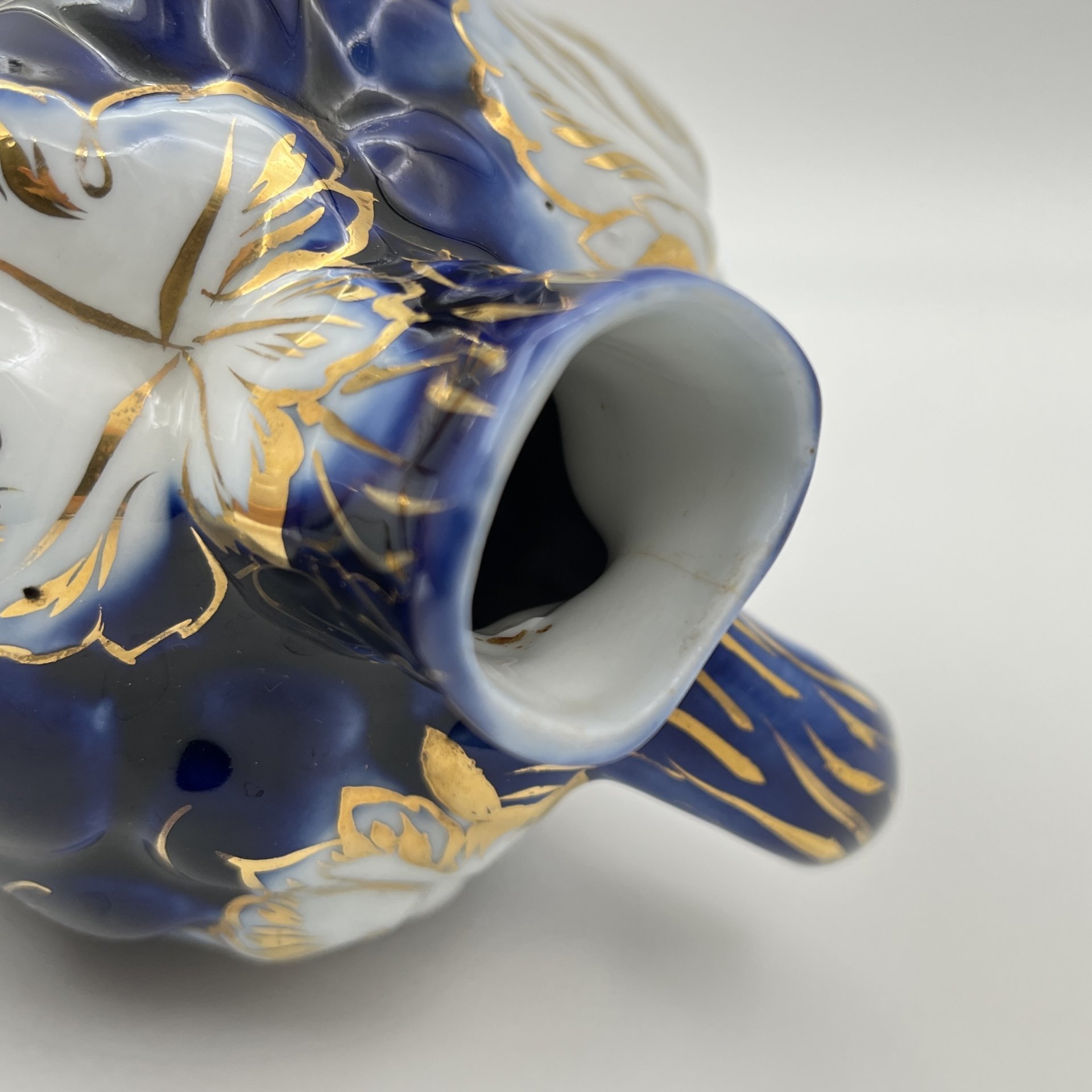 Штоф "Виноград" с фигурным туловом