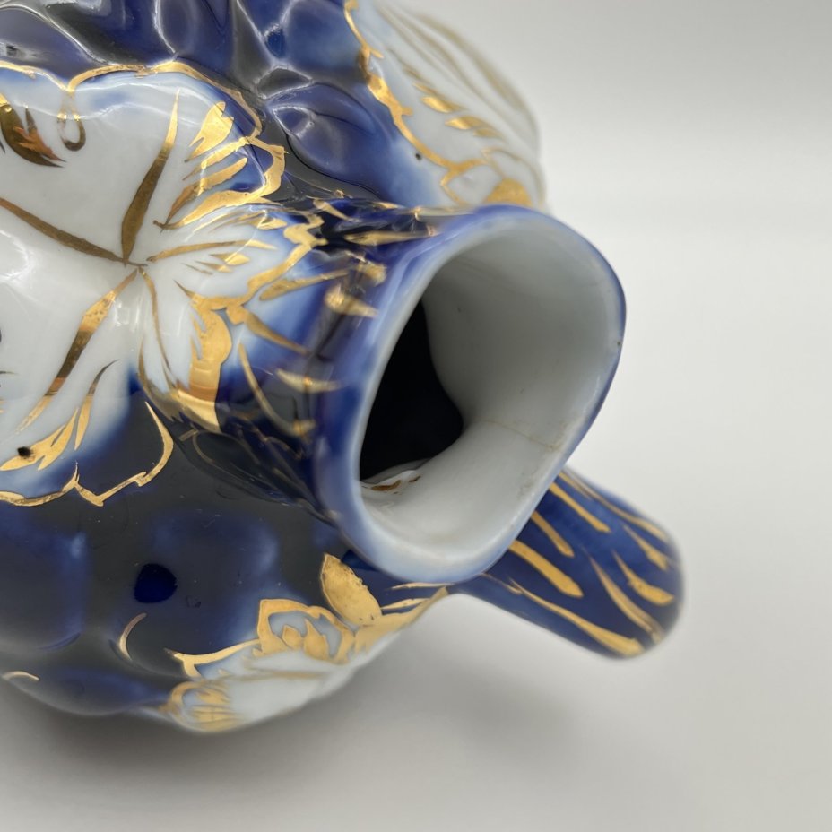 Штоф "Виноград" с фигурным туловом