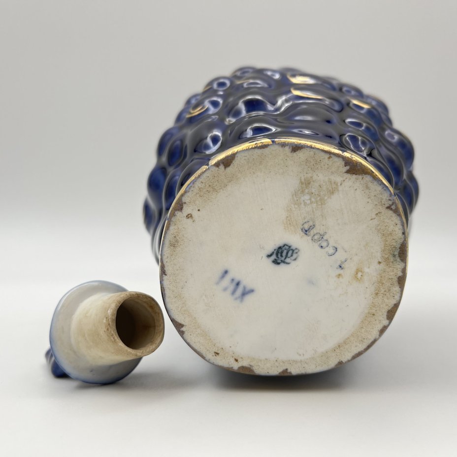 Штоф "Виноград" с фигурным туловом