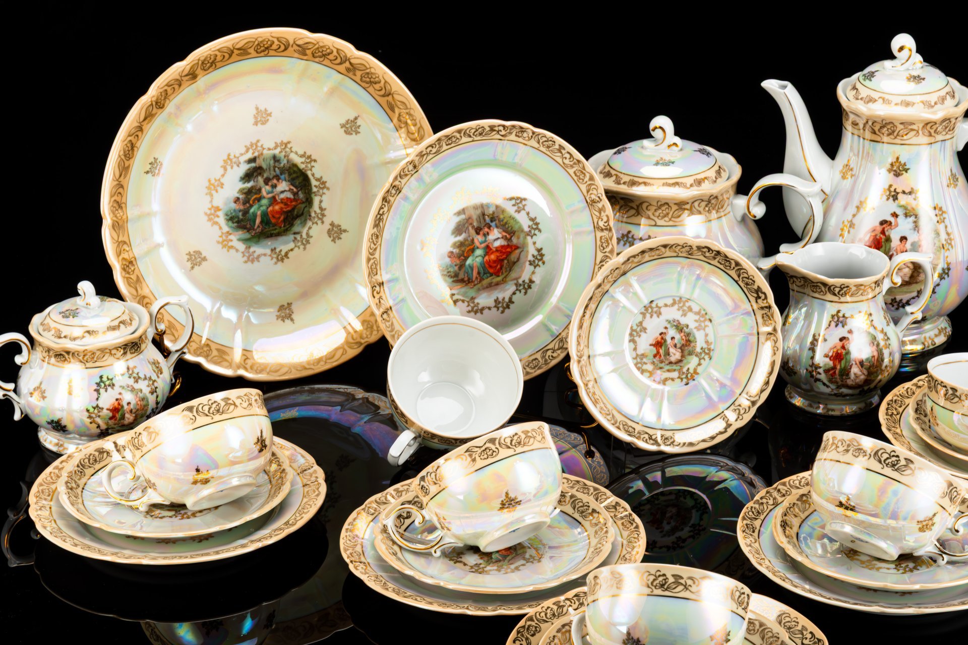 Сервиз чайный "Мадонна" на 6 персон (23 предмета), фарфор, люстр, деколь, золочение, Oscar Schlegelmilch, Германия, 1950-1972 гг.