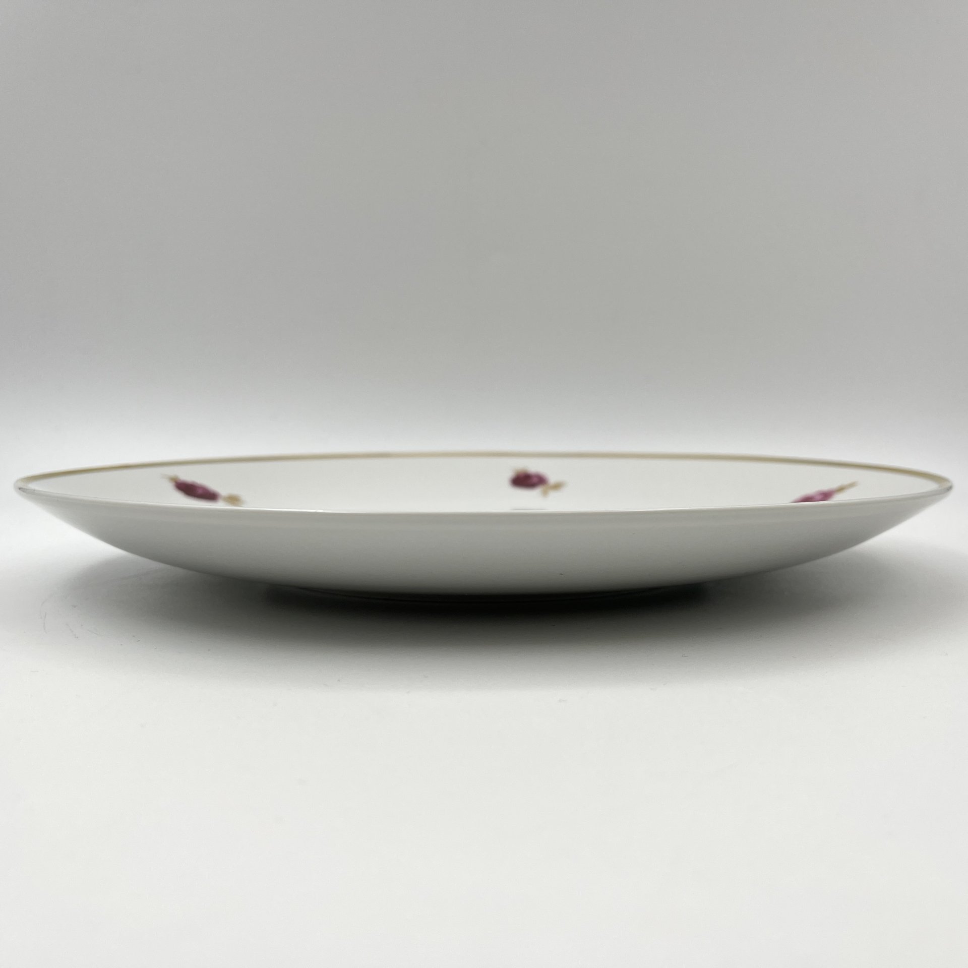 Блюдо с изображением роз