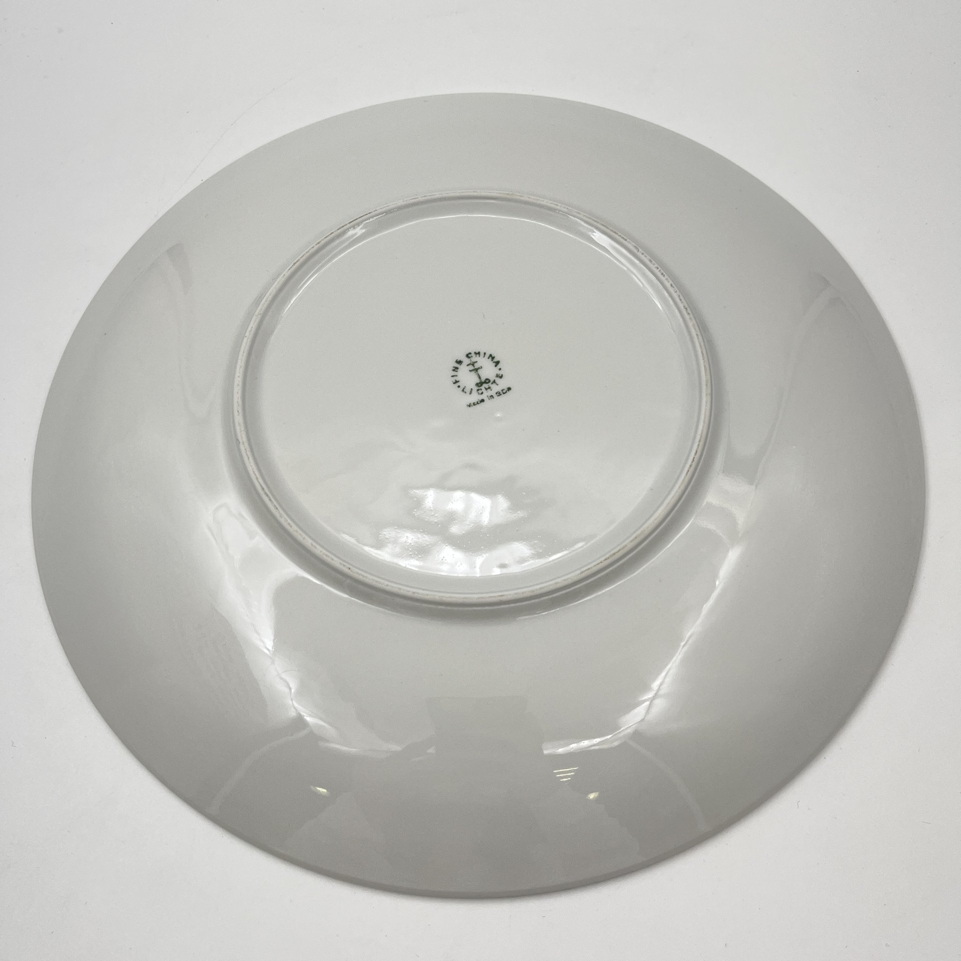 Блюдо с изображением роз