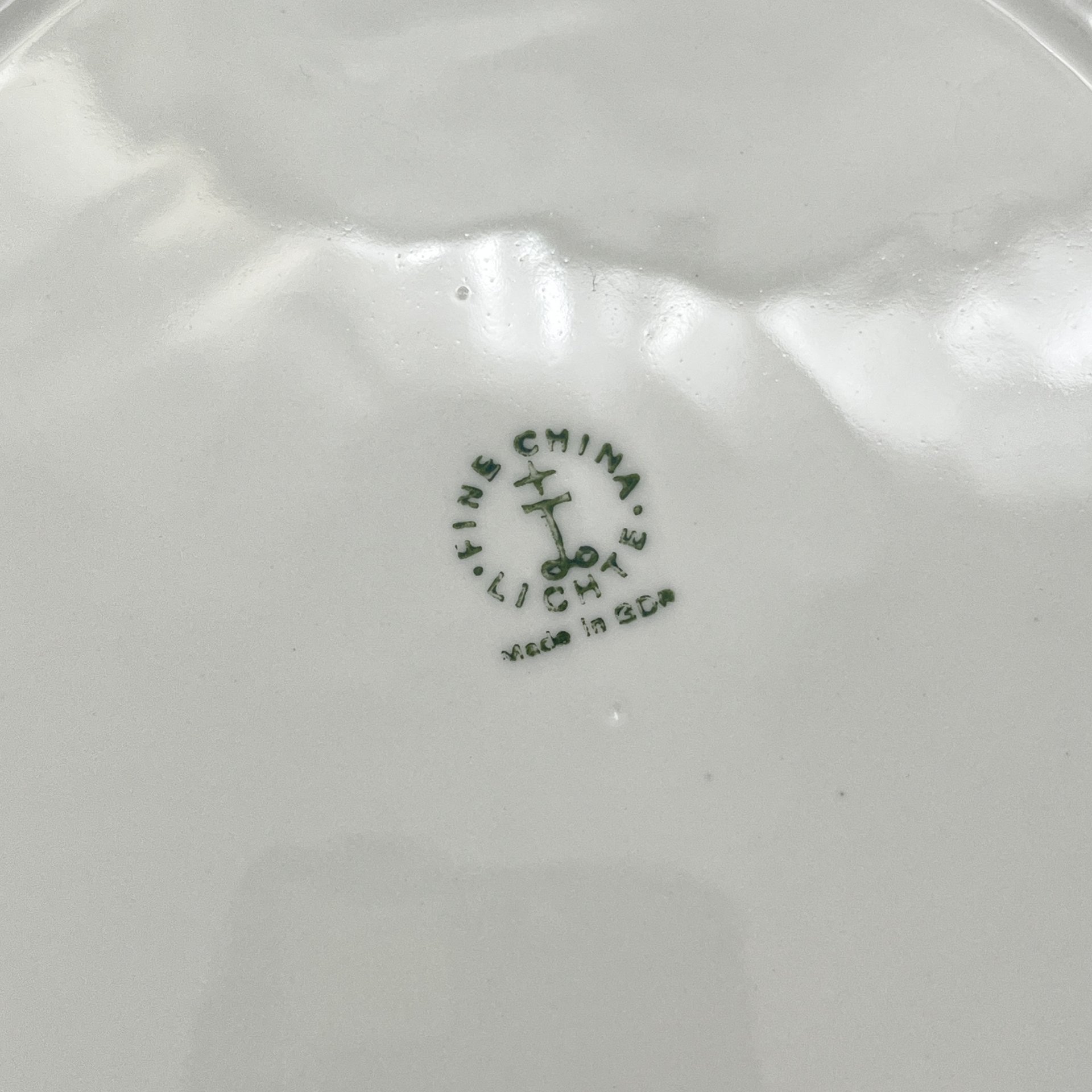 Блюдо с изображением роз