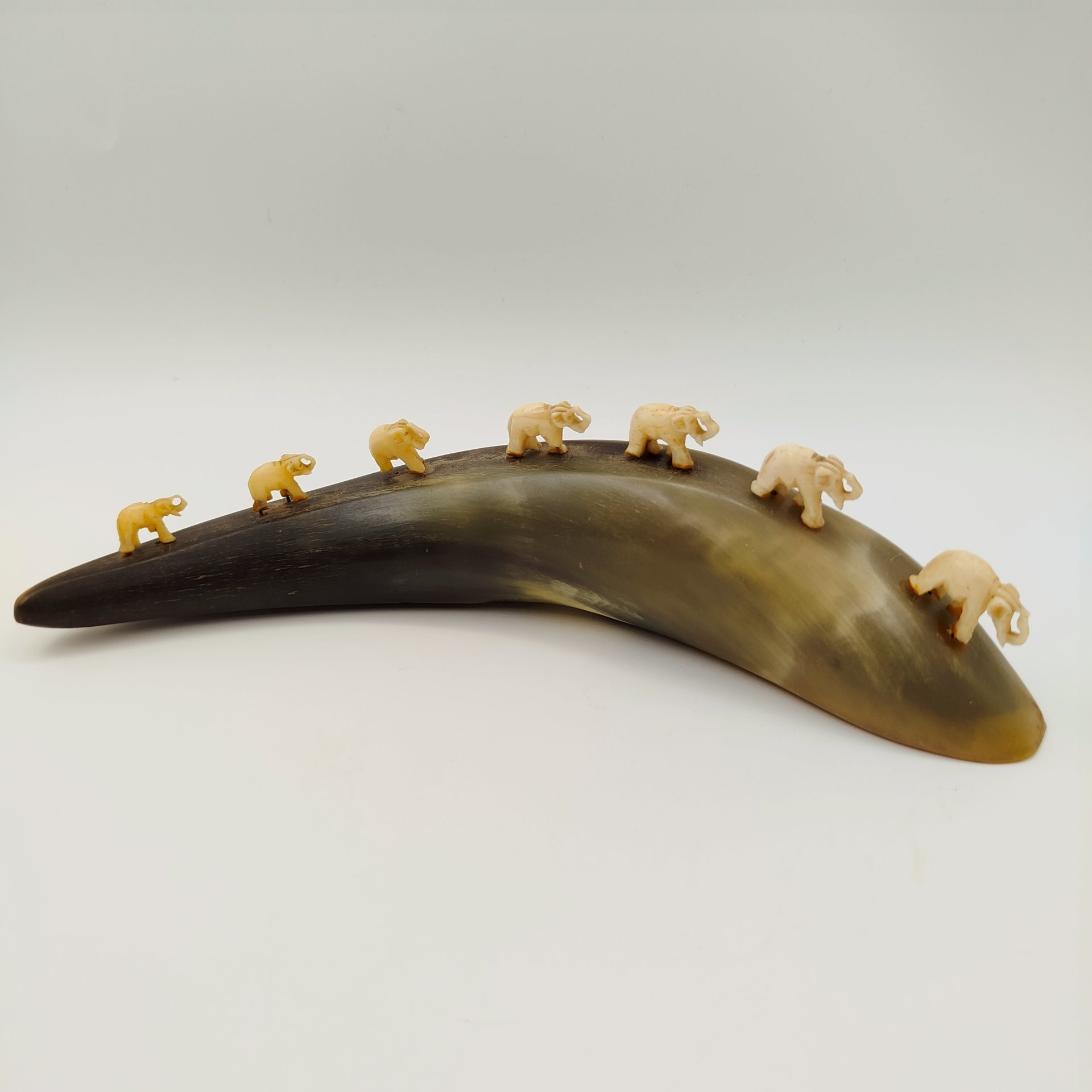 Настольный декор "Слоны", рог, кость, резьба, СССР, 1970-1990 гг.