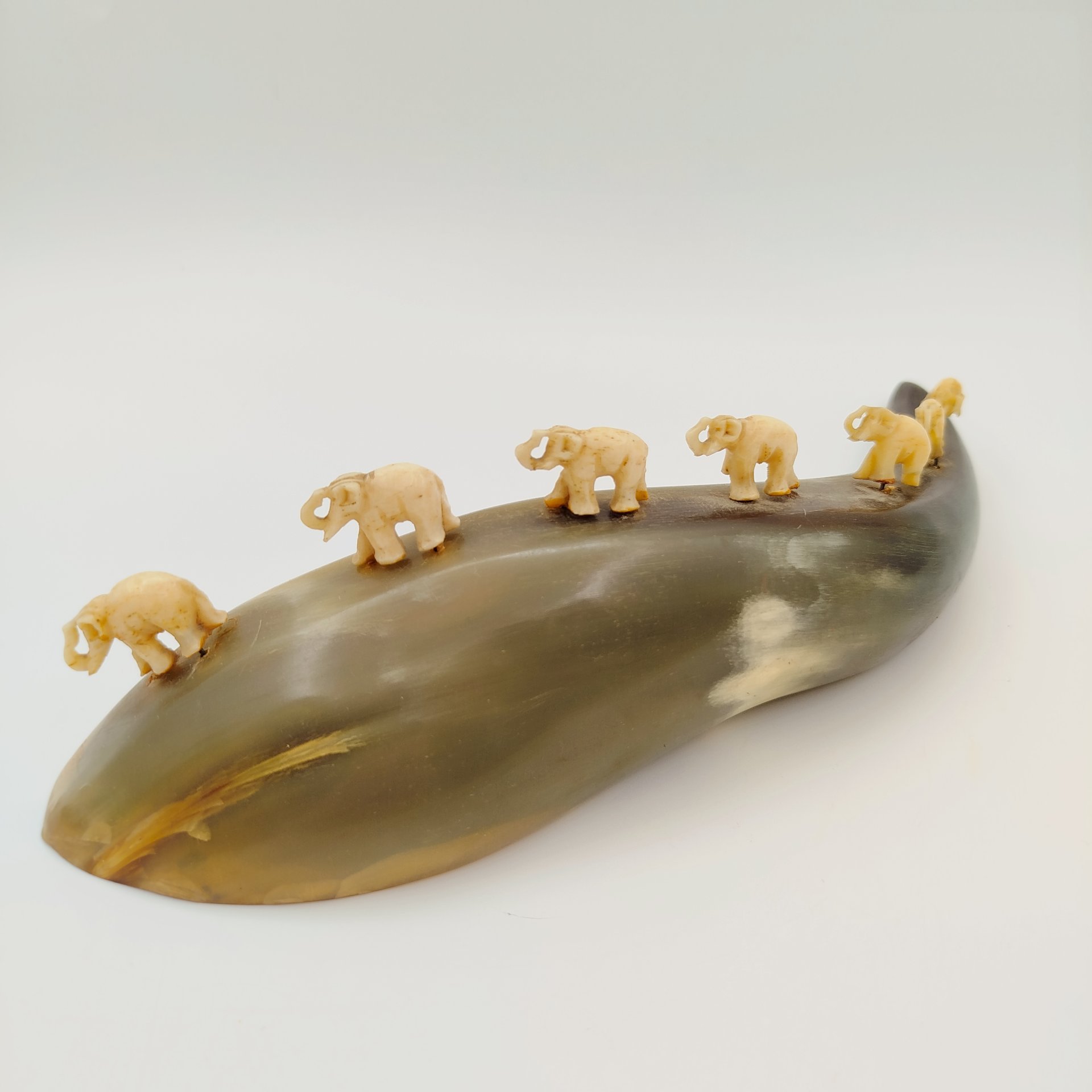 Настольный декор "Слоны", рог, кость, резьба, СССР, 1970-1990 гг.