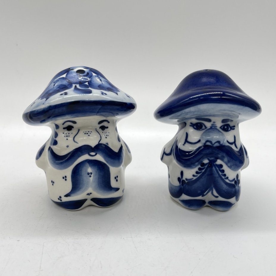 Набор для специй "Старичок-боровичок" из солонки и перечницы (подбор), Гжель, фарфор, роспись, Россия, 1990-2010 гг.