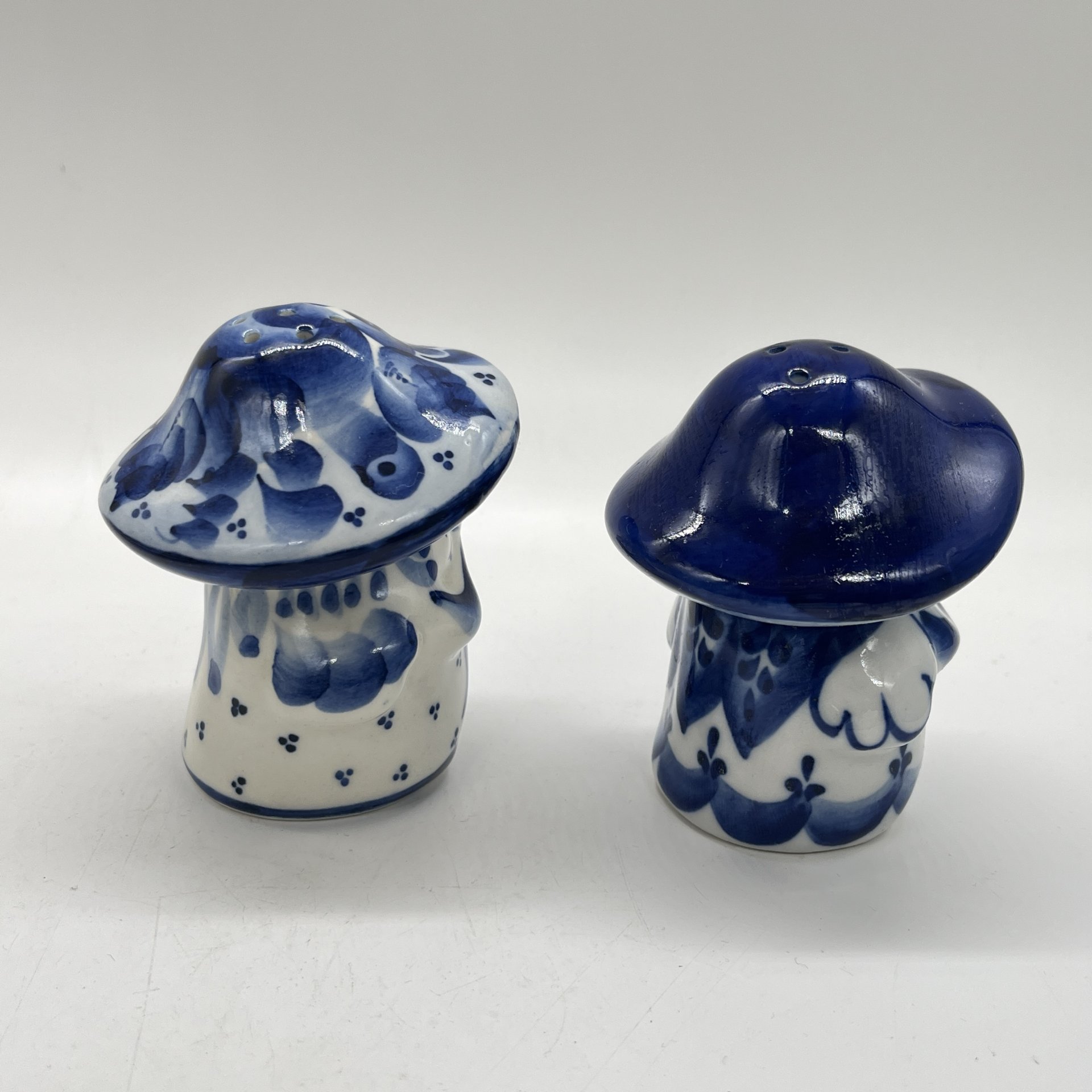 Набор для специй "Старичок-боровичок" из солонки и перечницы (подбор), Гжель, фарфор, роспись, Россия, 1990-2010 гг.