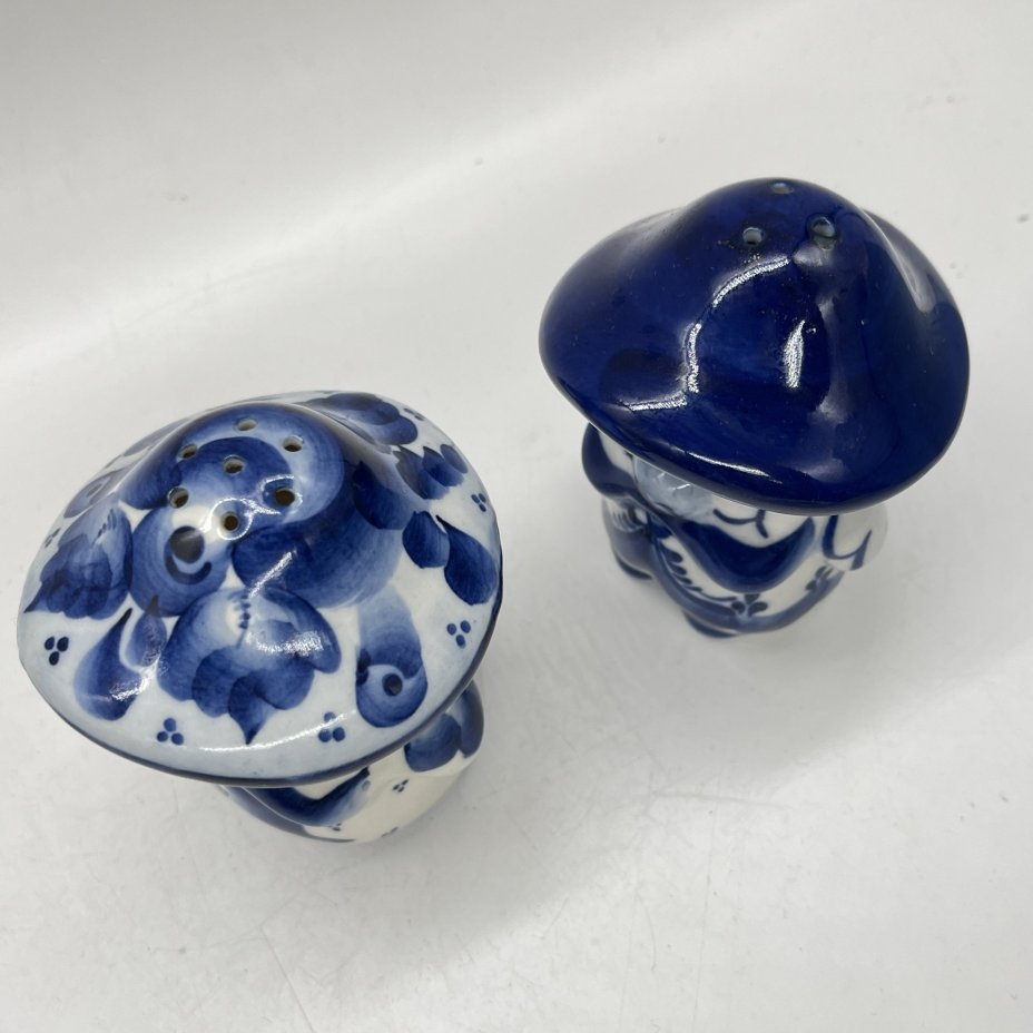 Набор для специй "Старичок-боровичок" из солонки и перечницы (подбор), Гжель, фарфор, роспись, Россия, 1990-2010 гг.