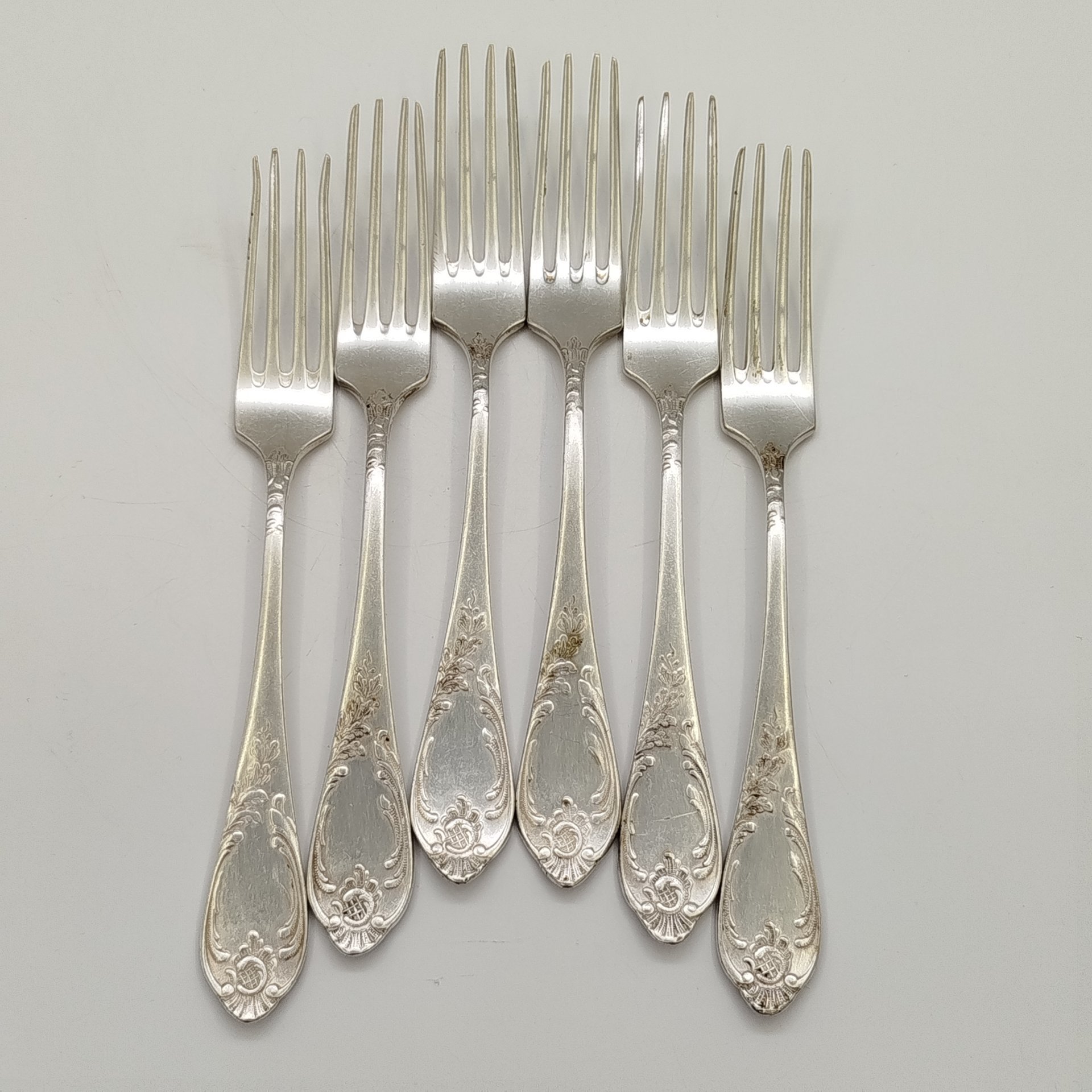 Набор из шести десертных вилок с растительным декором, мНЦ (медь-никель-цинк), Вольнянский завод столовых приборов им. Шевченко (ЗiШ, ЗиШ), СССР, 1960-1990 гг.