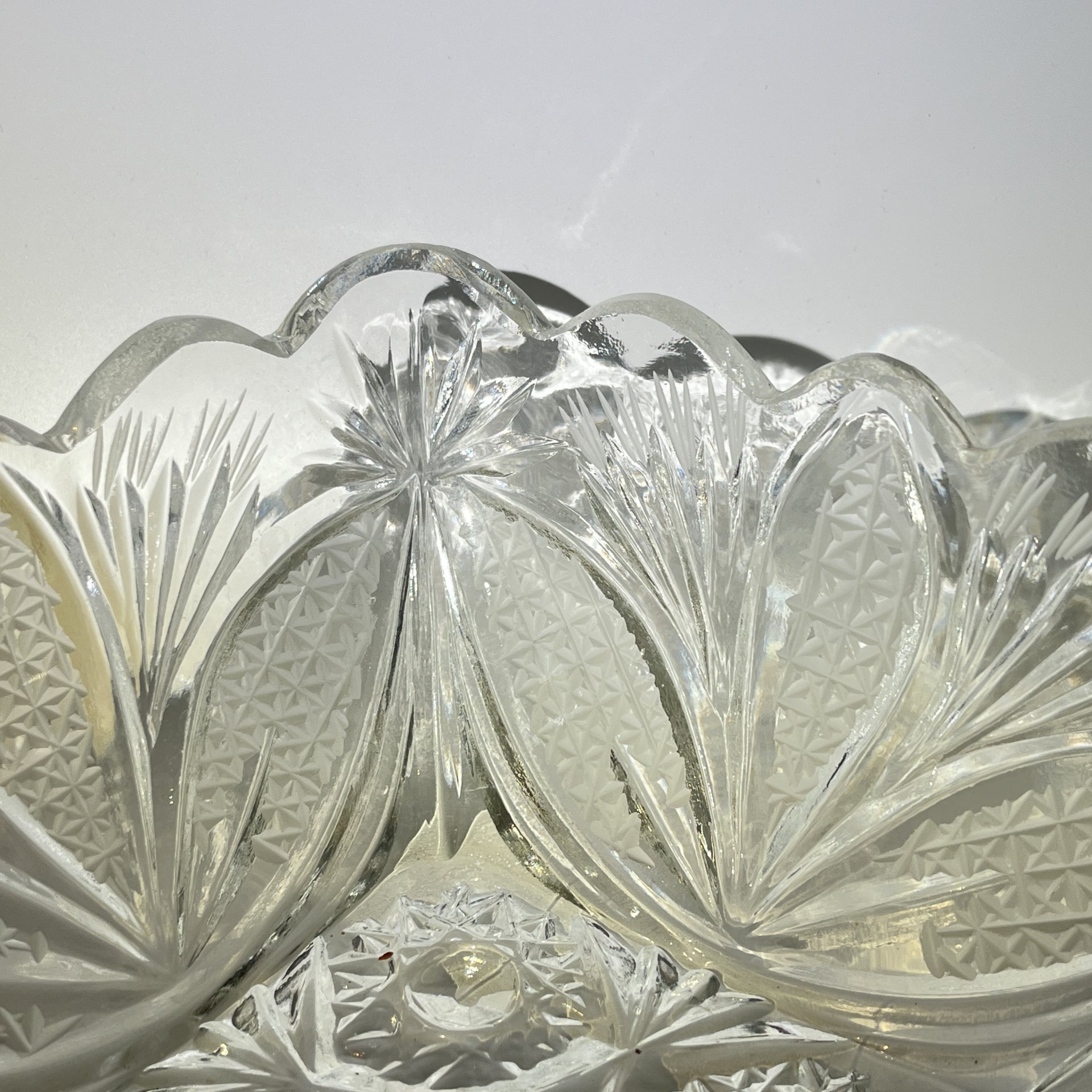 Салатник квадратной формы с резным растительным декором, хрусталь, алмазная грань, СССР, 1970-1990 гг.