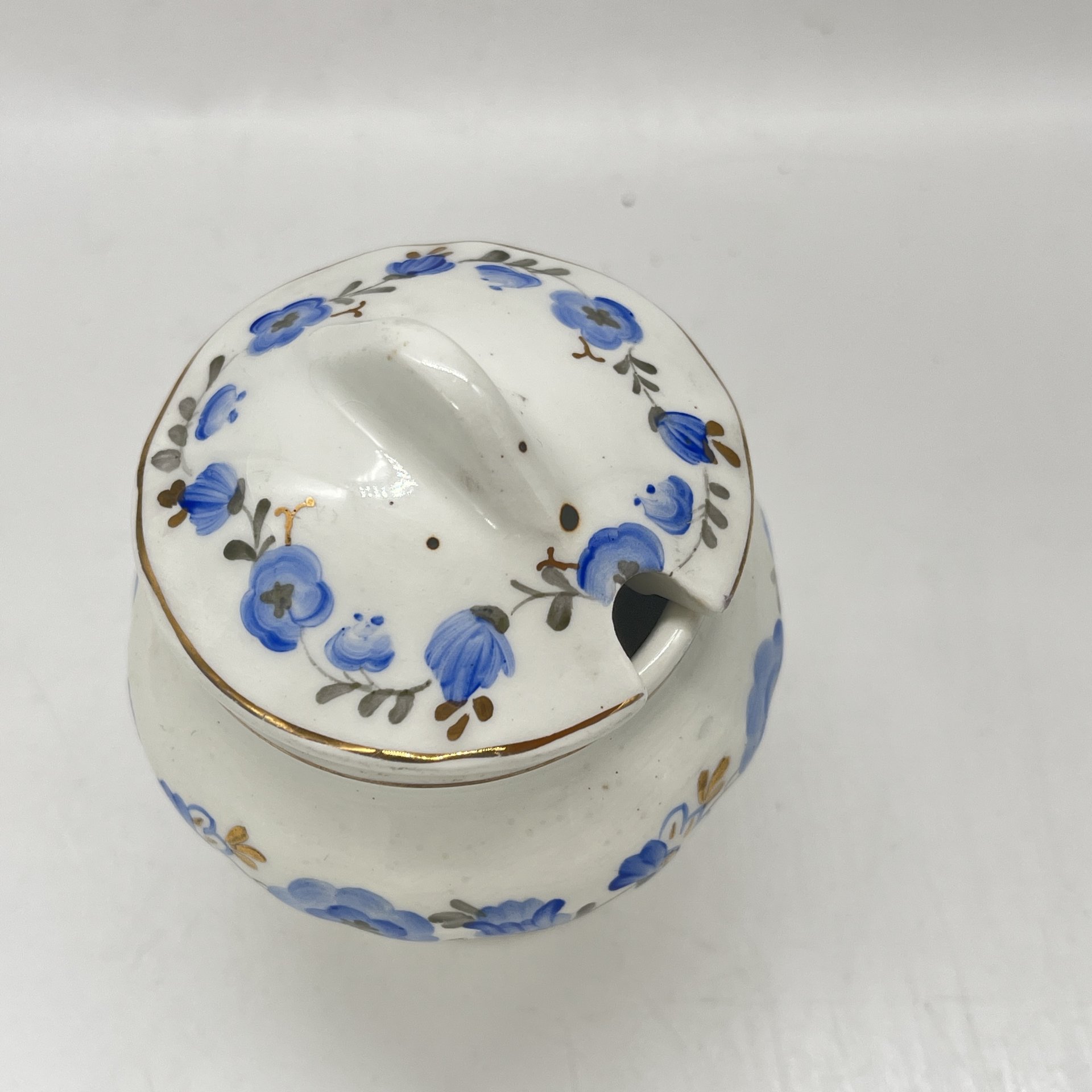 Солонка с расписным цветочным декором, фаянс, роспись, Конаковский фаянсовый завод им. М.И. Калинина (ЗиК Конаково), СССР, 1952-1962 гг.