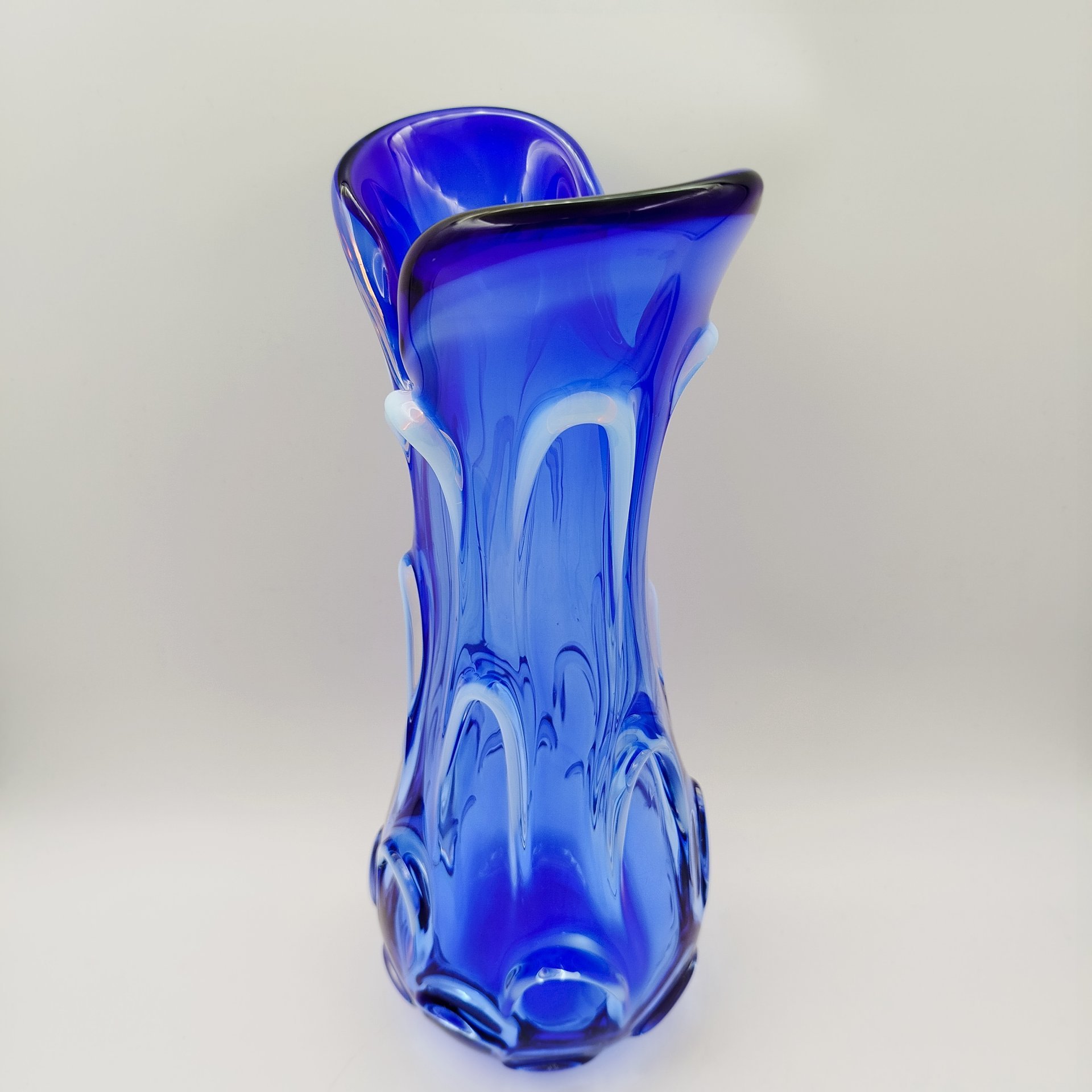 Ваза синего оттенка (большая)